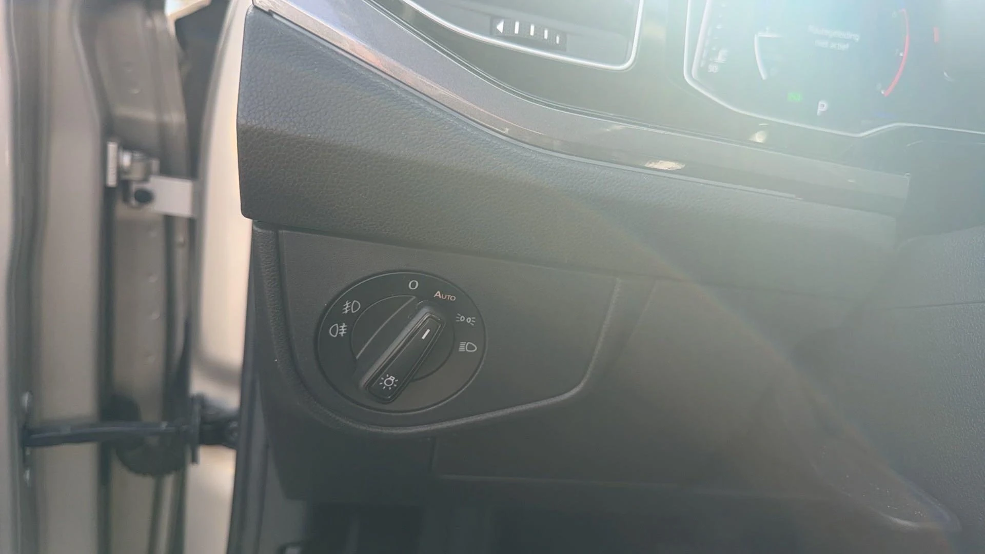 Volkswagen-Polo-image-16