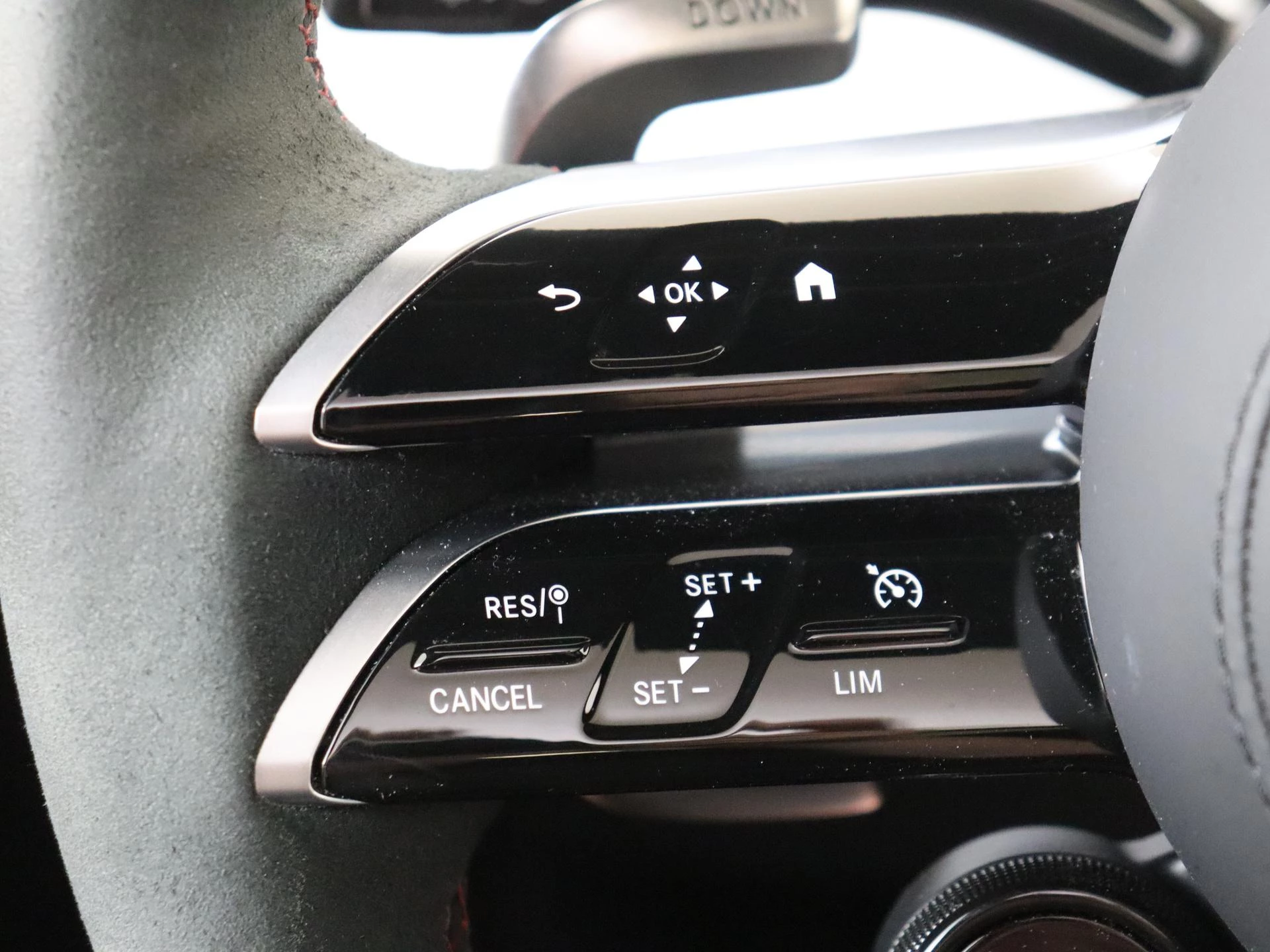 Mercedes-Benz-GLE-image-19