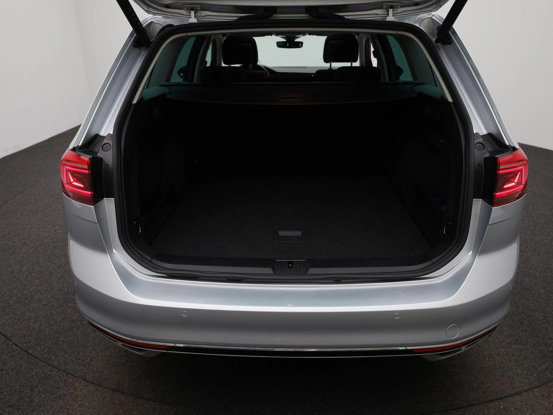 Volkswagen-Passat-image-11