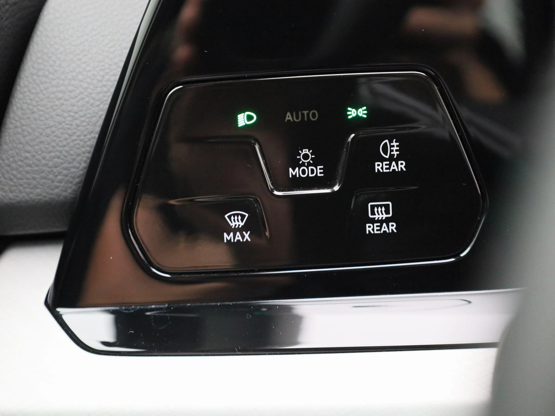 Volkswagen-Golf-image-21