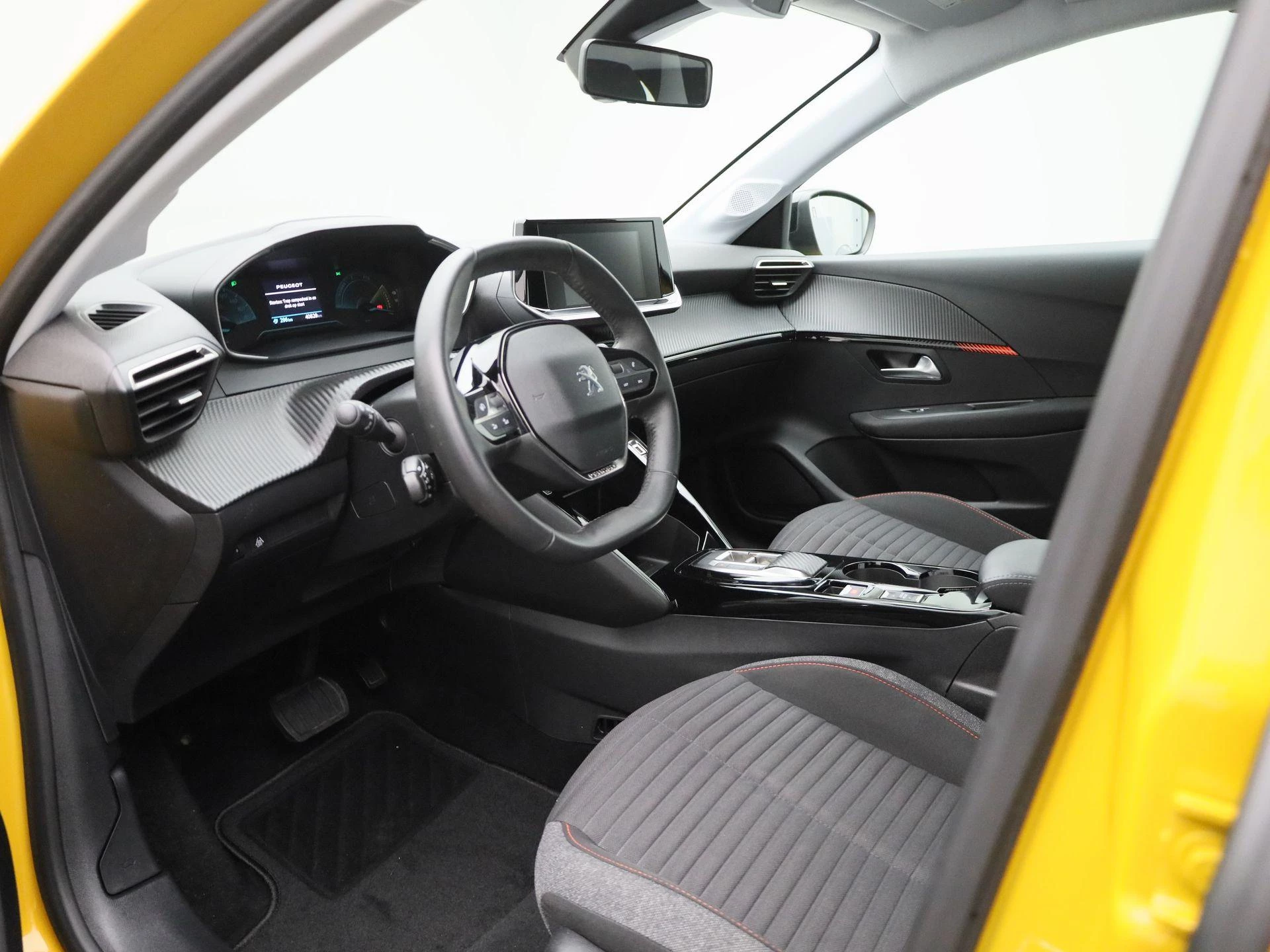 Peugeot-e-208-image-25