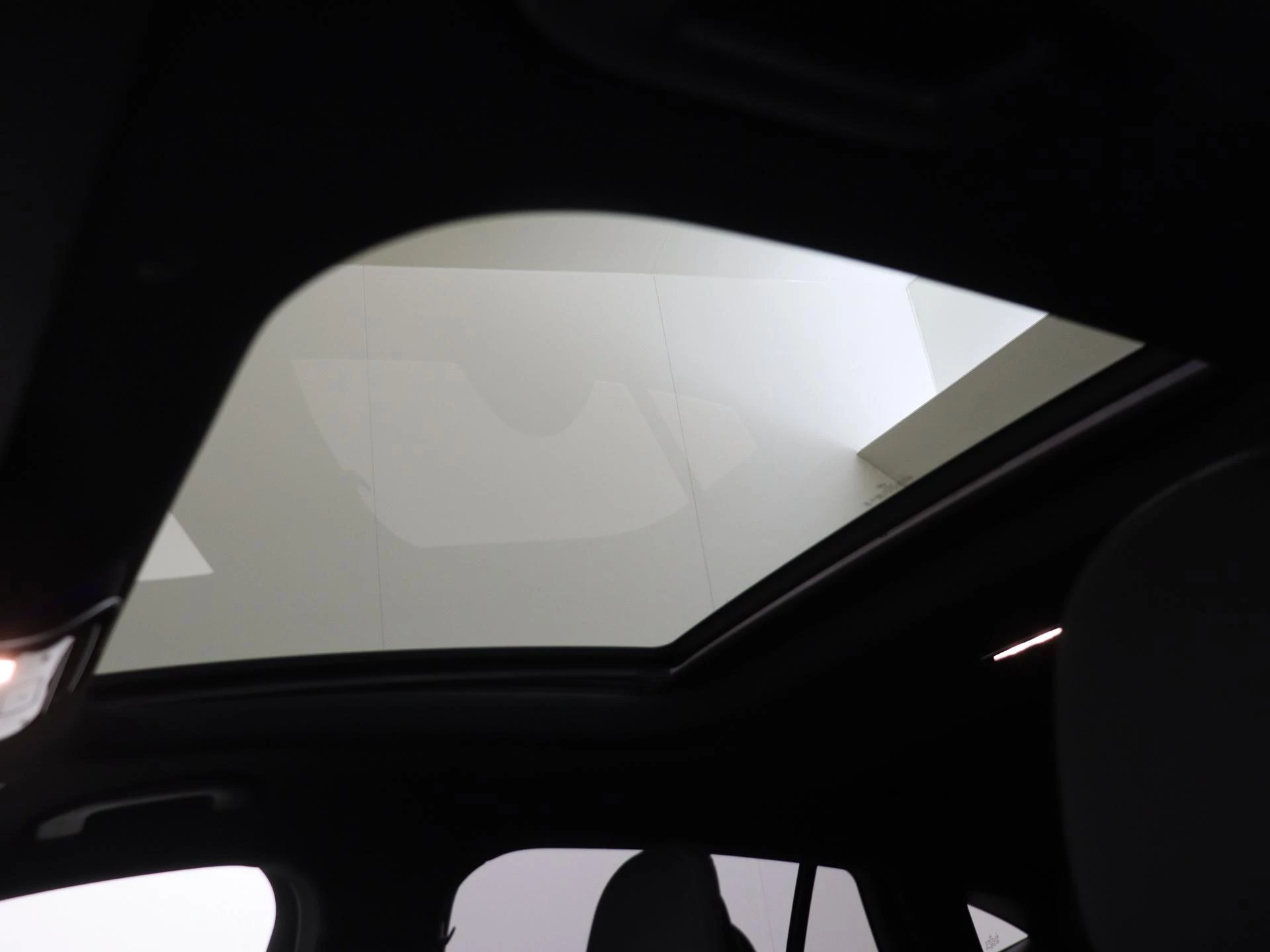 Mercedes-Benz-GLC-image-26