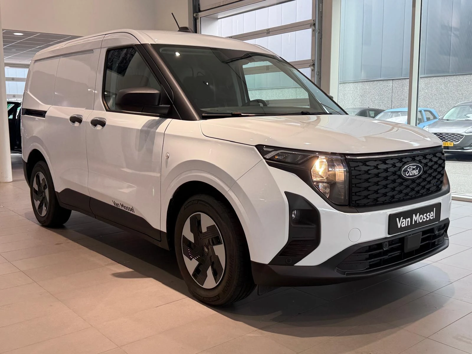 Ford-E-Transit Courier-image-5