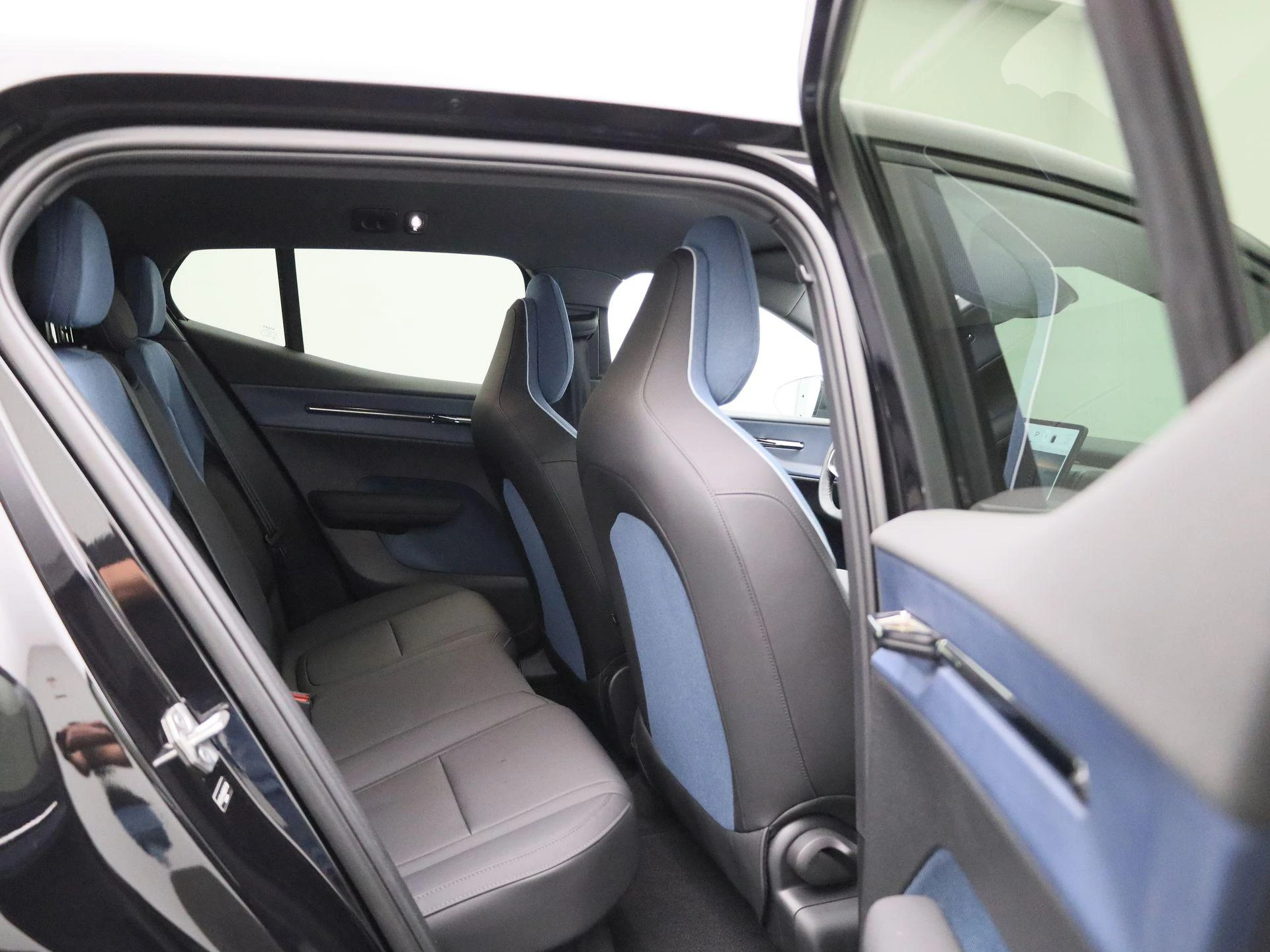 Volvo-EX30-image-45