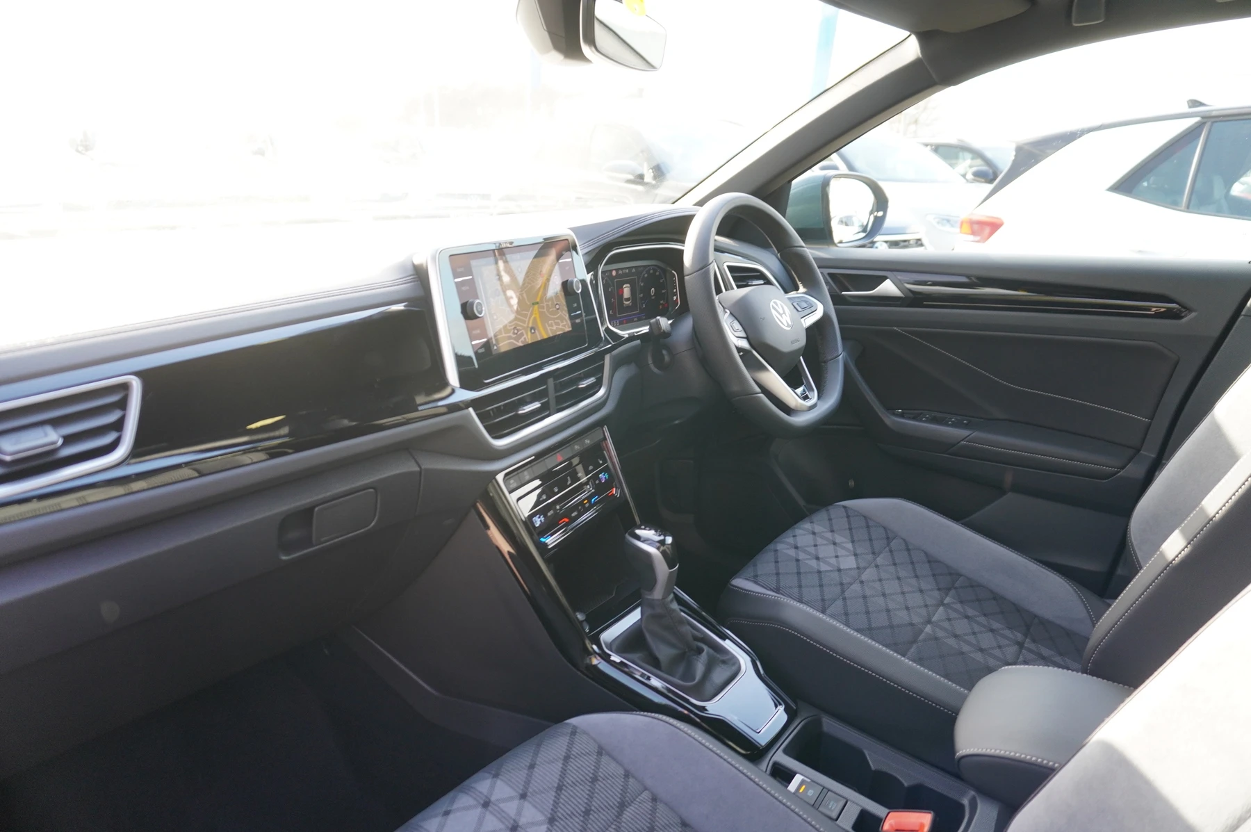 Volkswagen-T-Roc-image-1