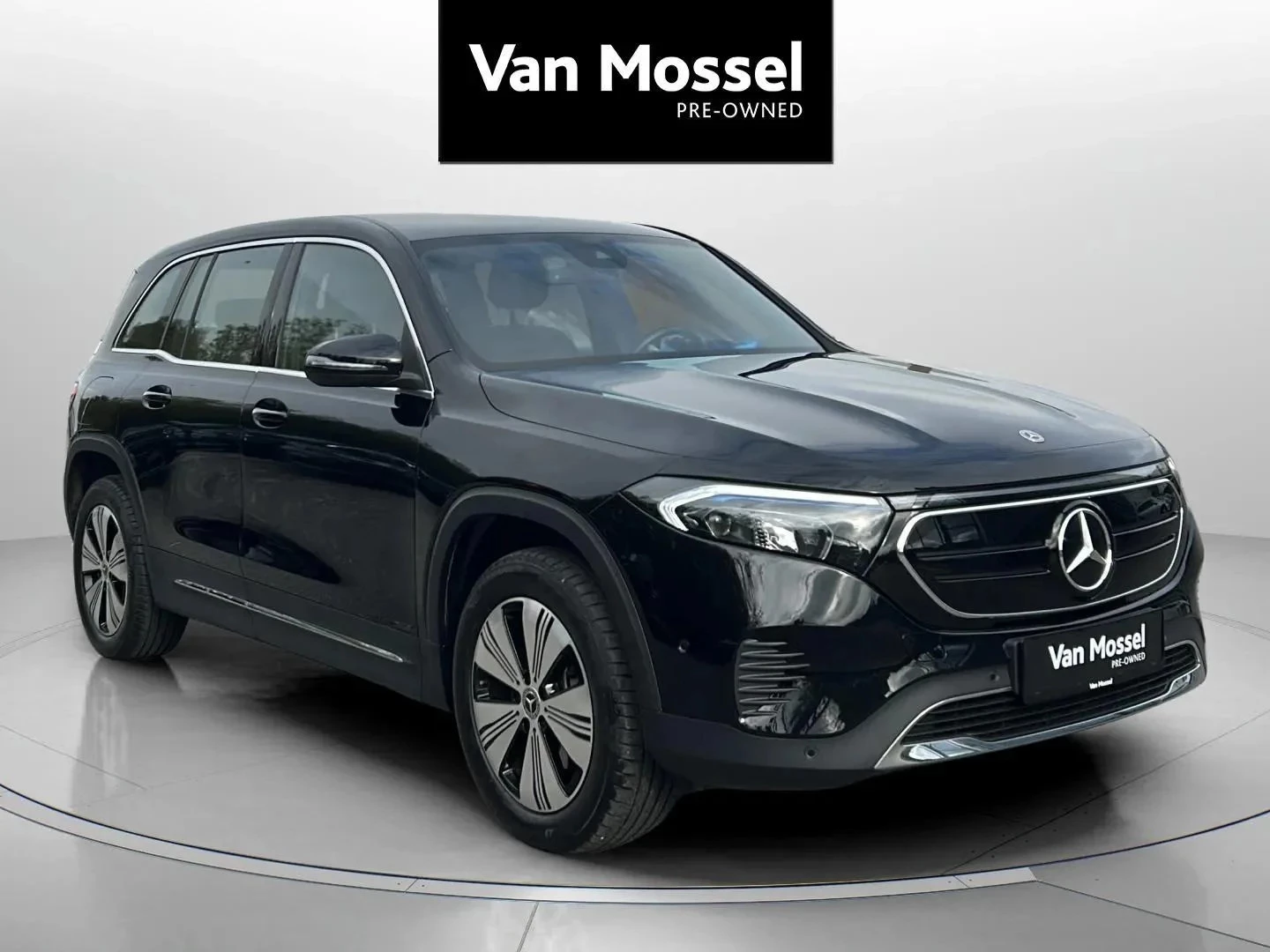 Mercedes-Benz-EQB-image-2