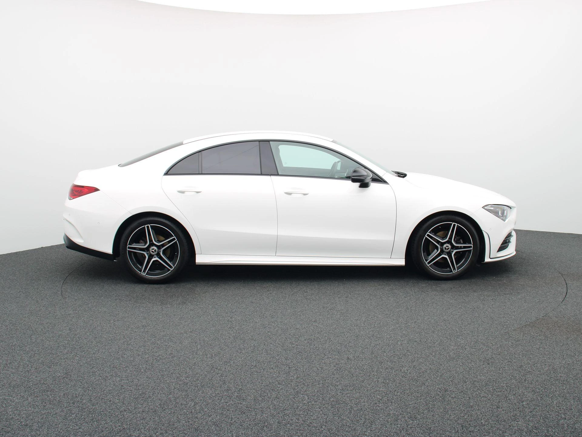 Mercedes-Benz-CLA-image-5