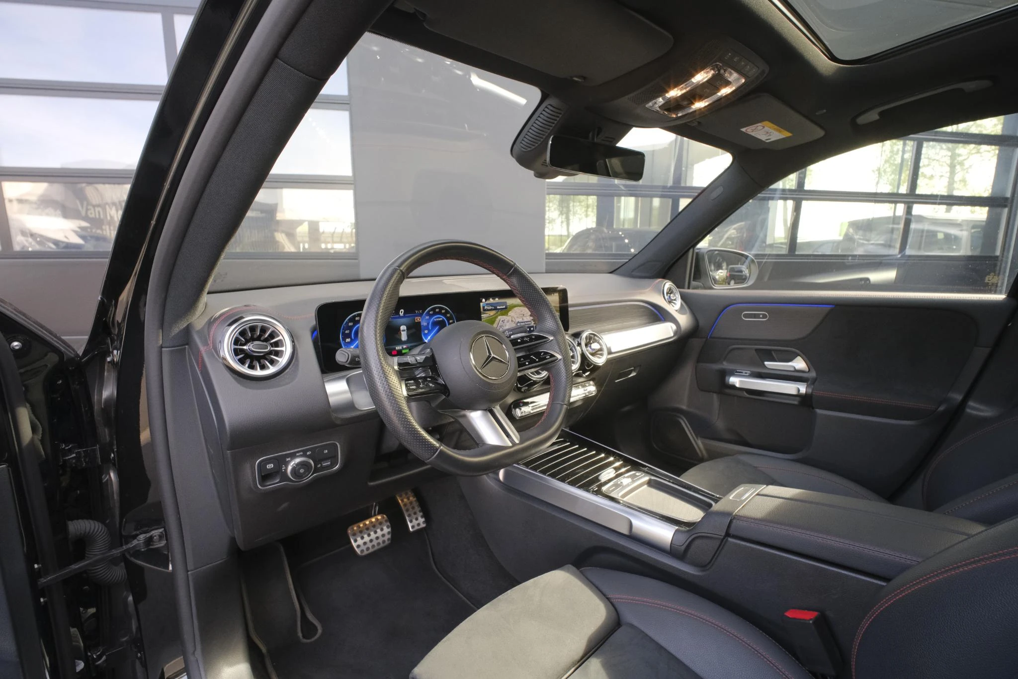 Mercedes-Benz-EQB-image-16