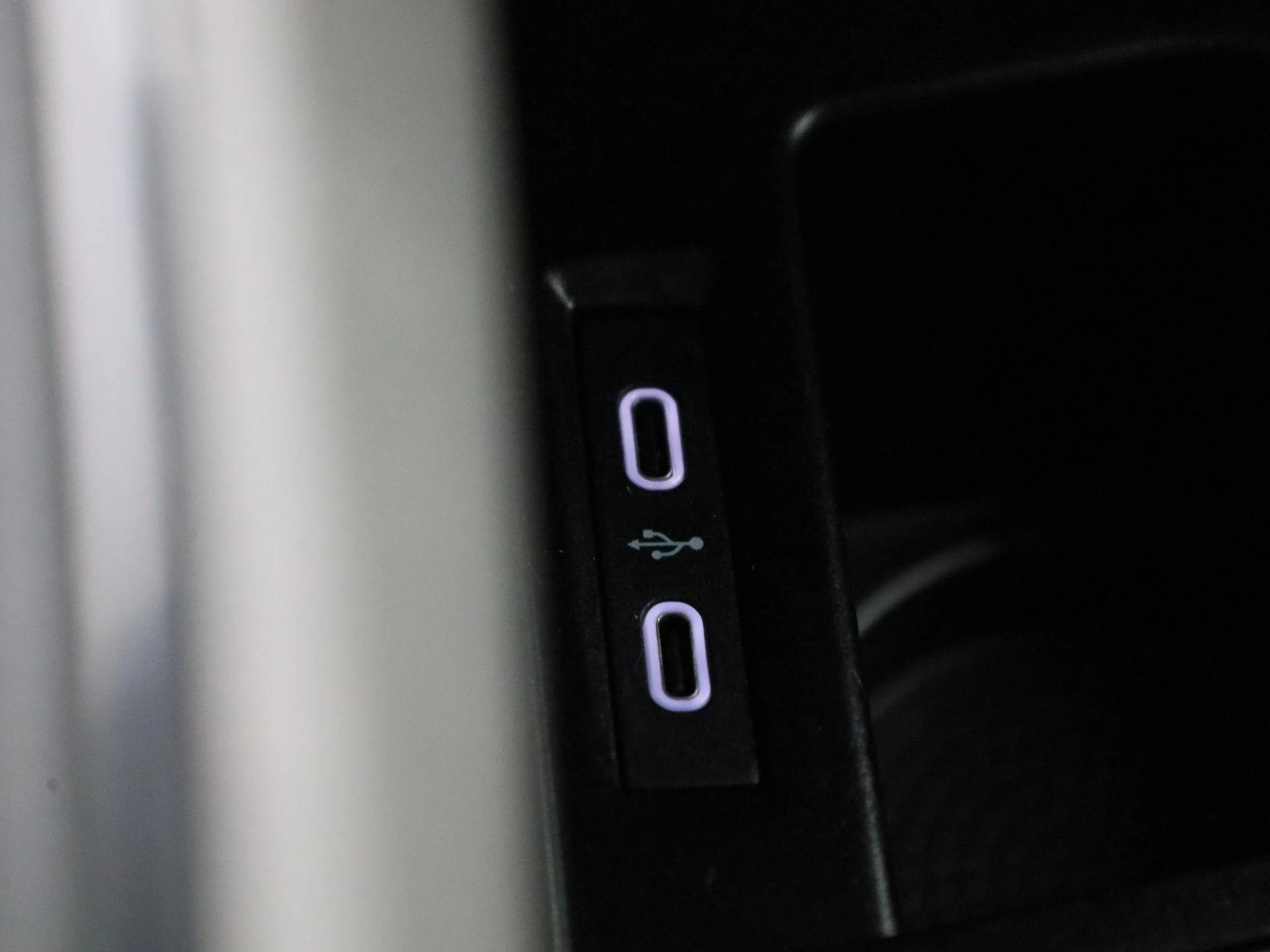 Volkswagen-Transporter-image-31