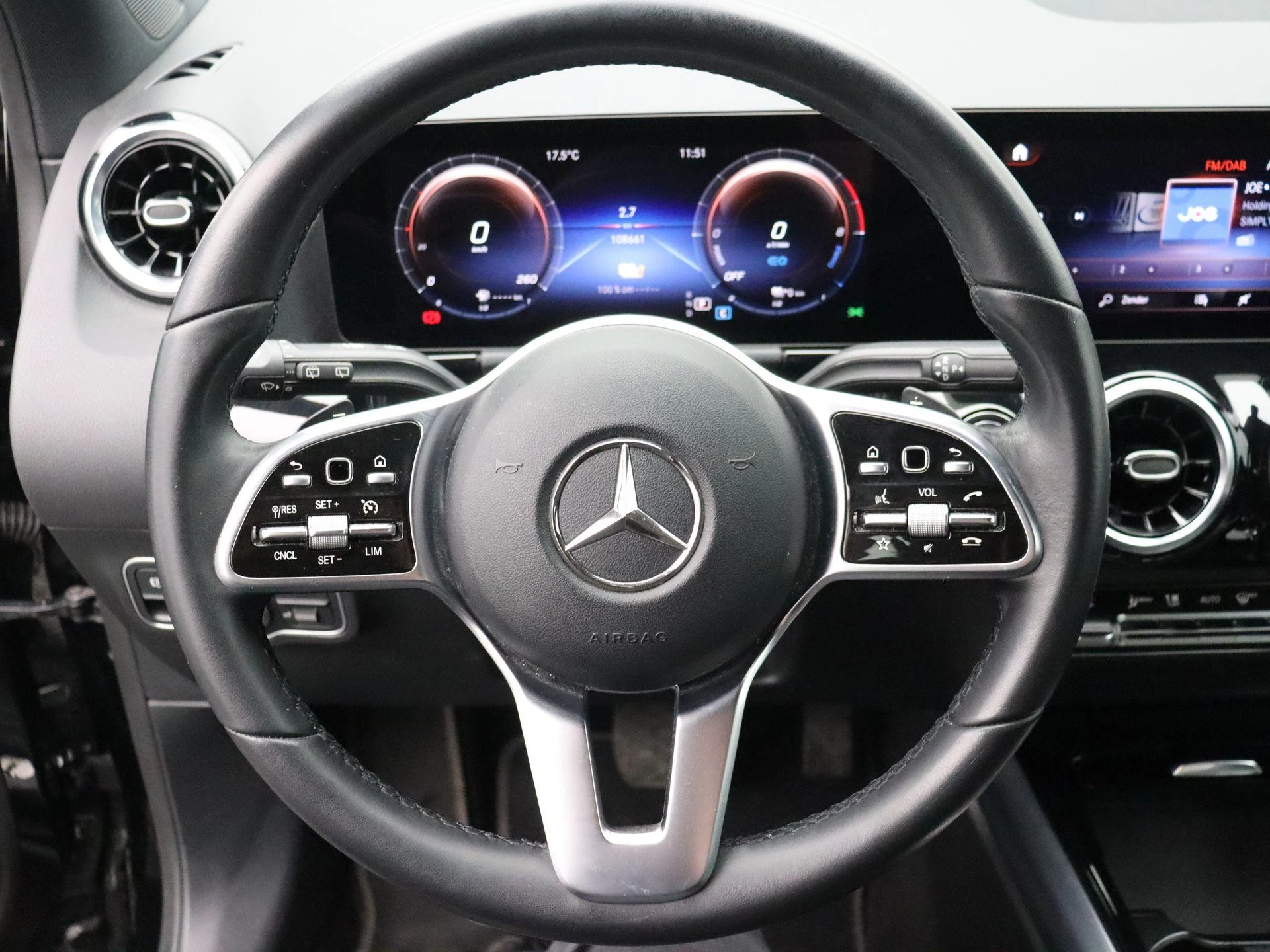 Mercedes-Benz GLA 250 e Luxury Line + LEDER + CARPLAY +
