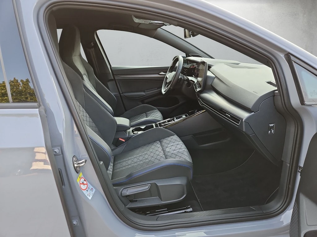Volkswagen-Golf-image-12