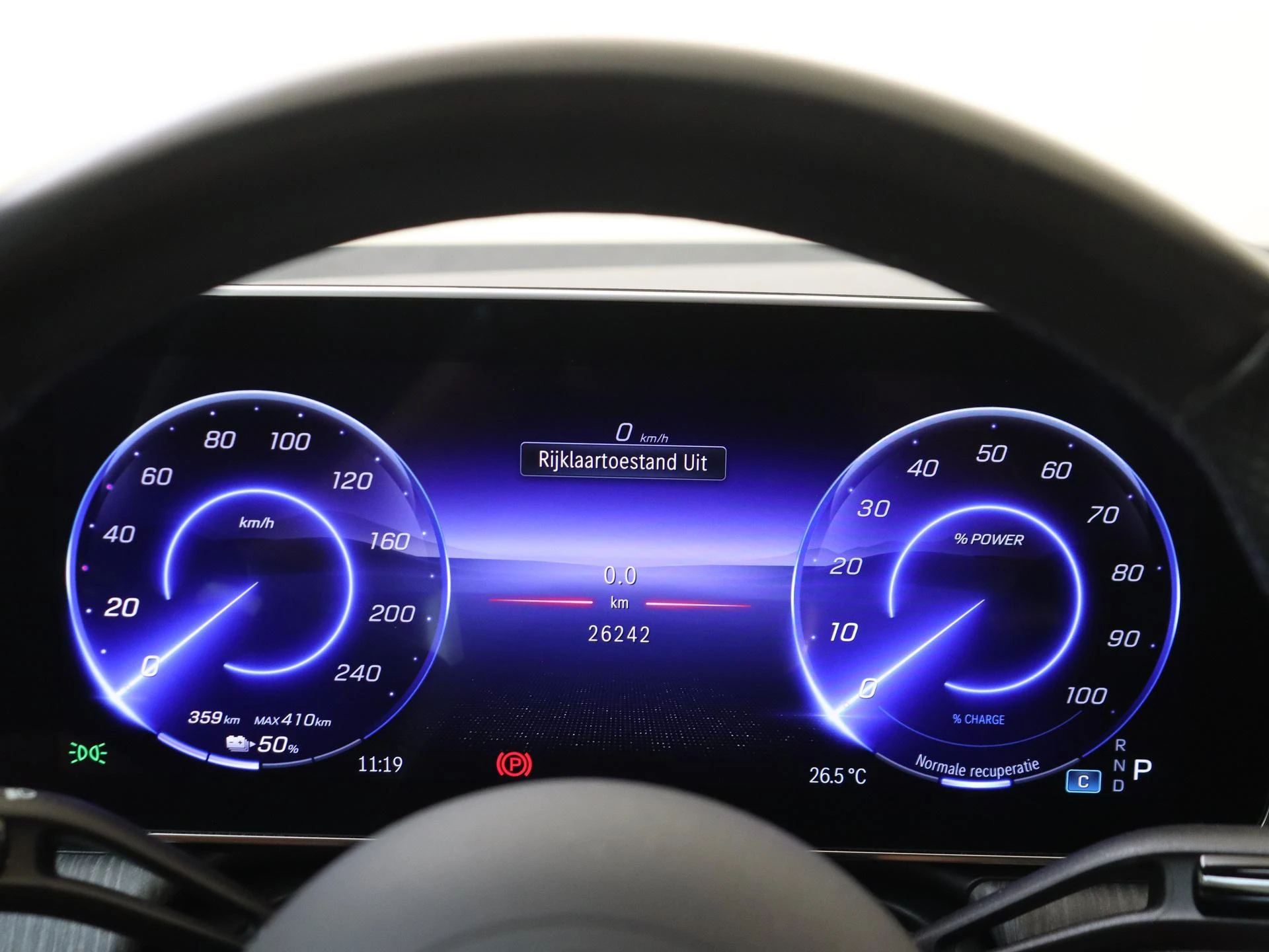 Mercedes-Benz-EQE-image-11