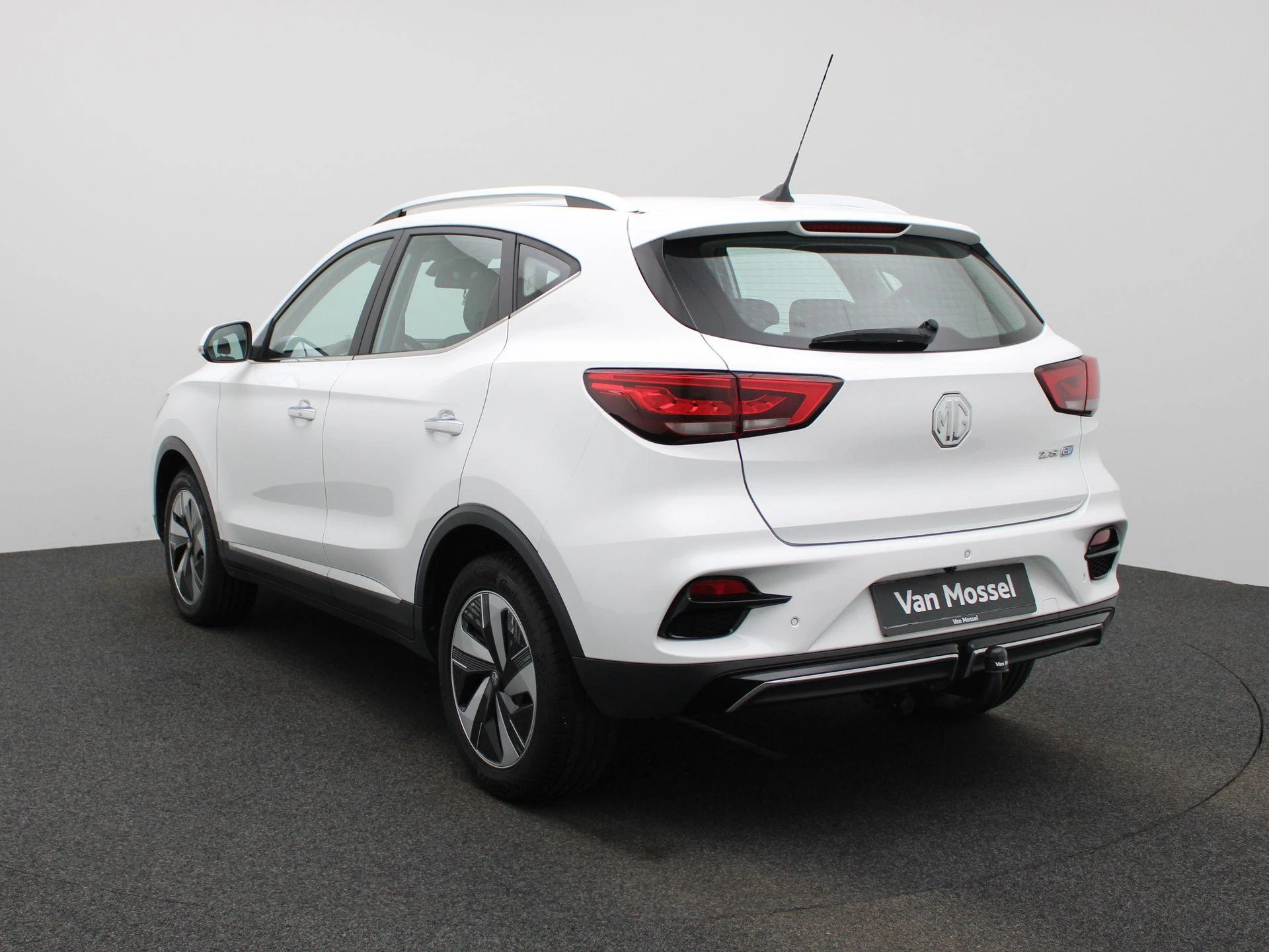 MG-ZS EV-image-1