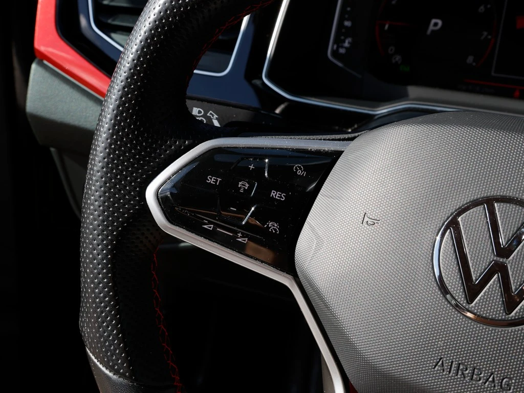 Volkswagen-Polo-image-12