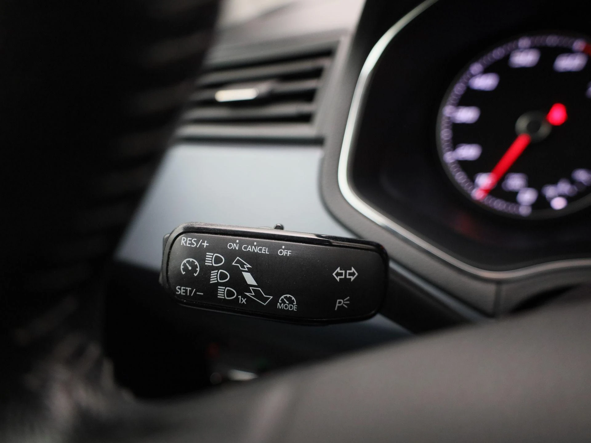 SEAT-Arona-image-18