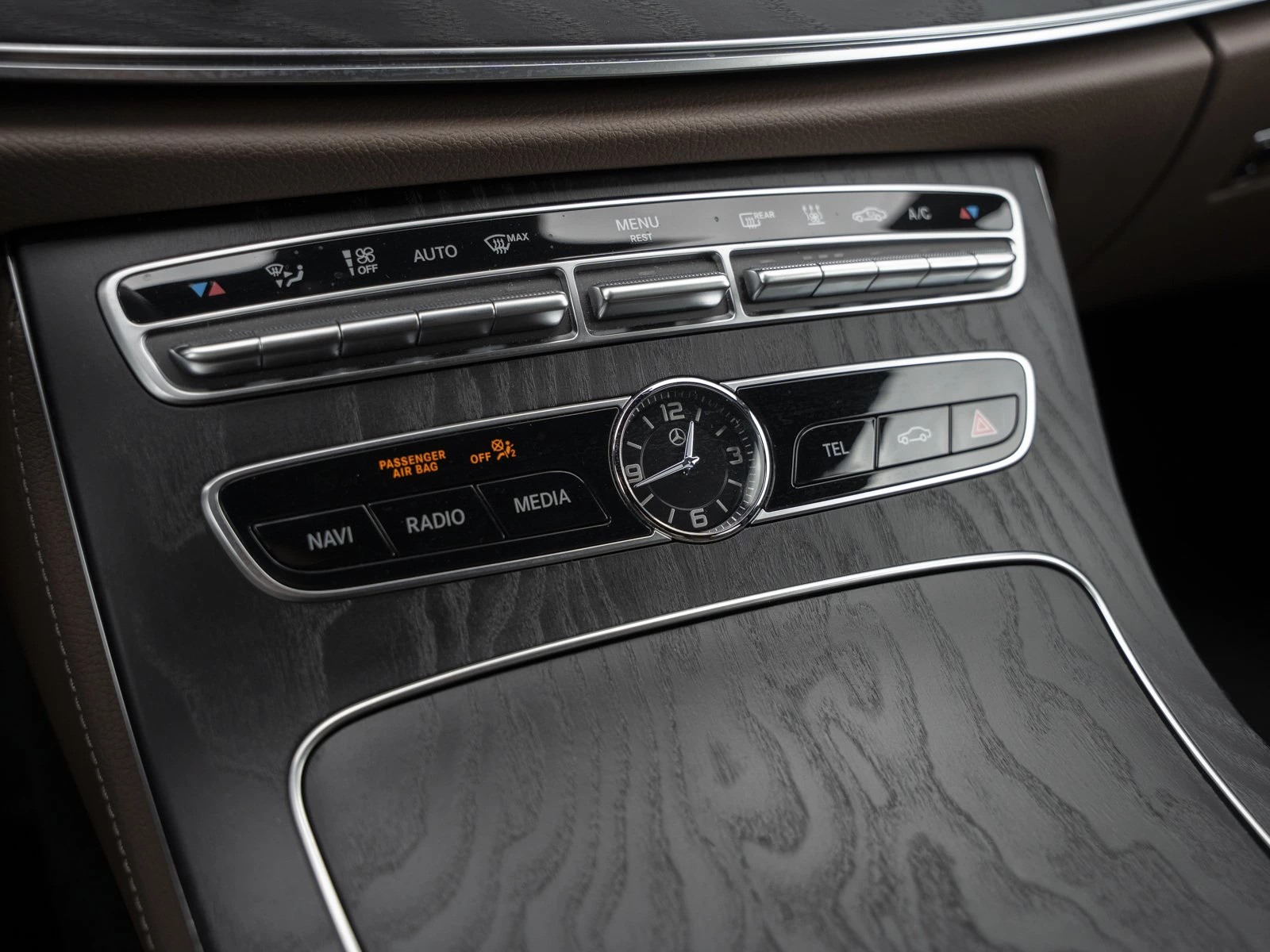 Mercedes-Benz-E-Klasse-image-16