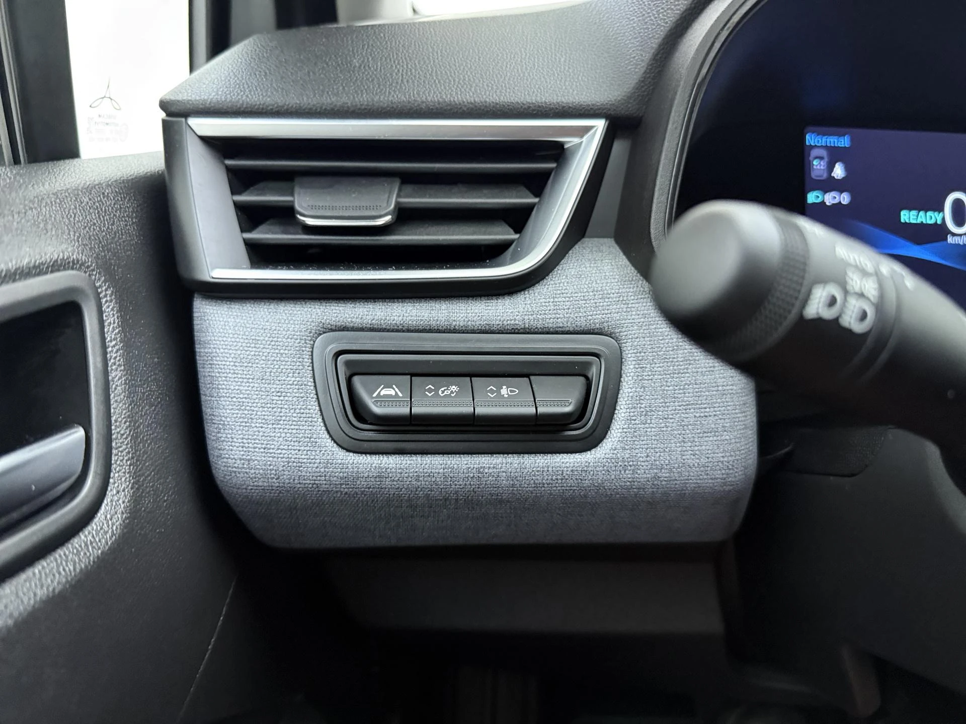 Mitsubishi-Colt-image-17