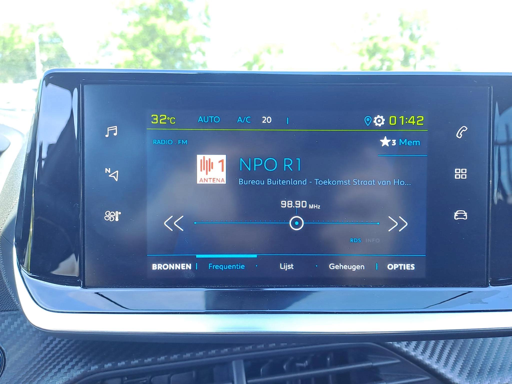 Peugeot e-2008 EV Allure Pack 50 kWh