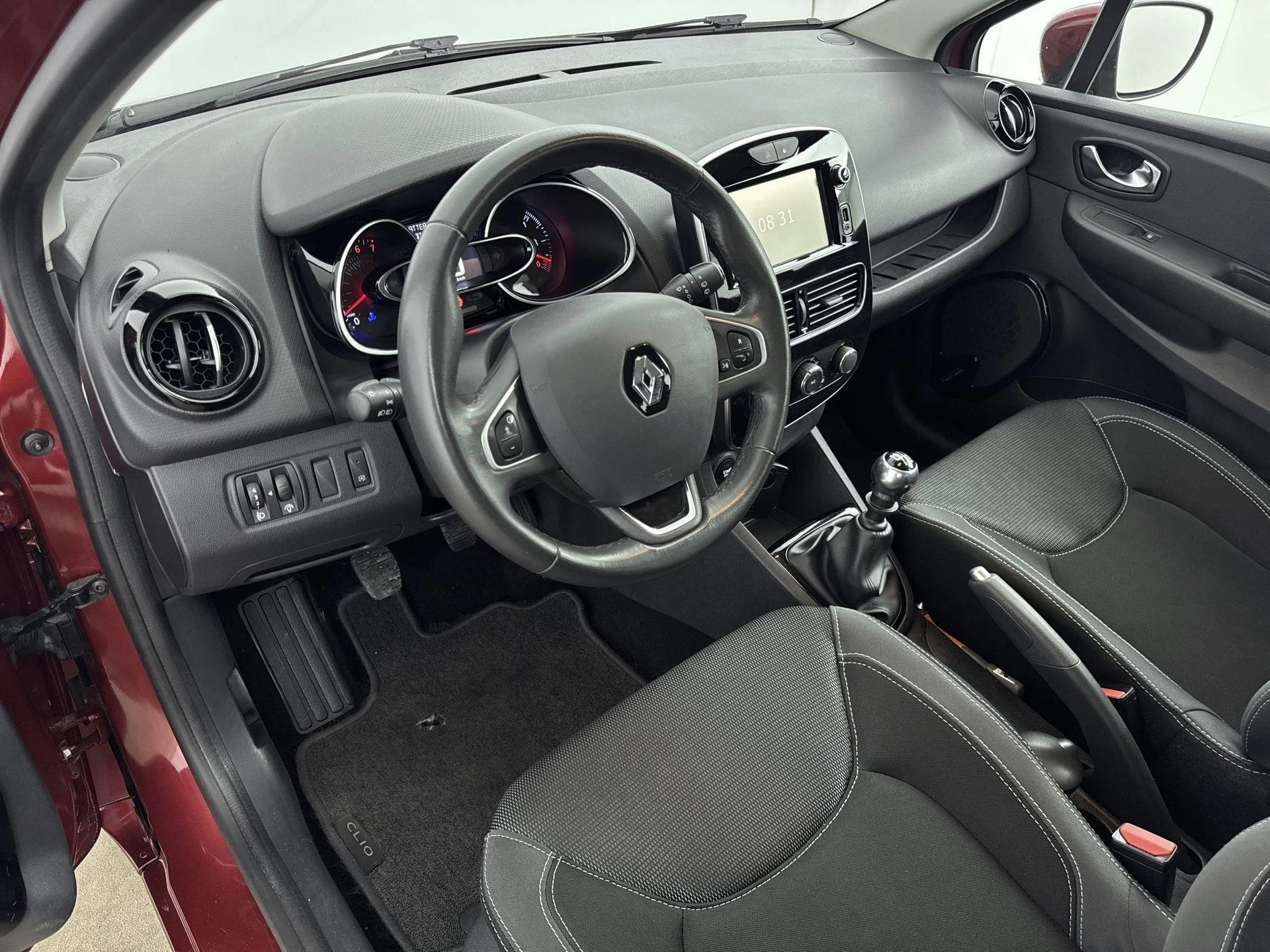 Renault-Clio-image-16