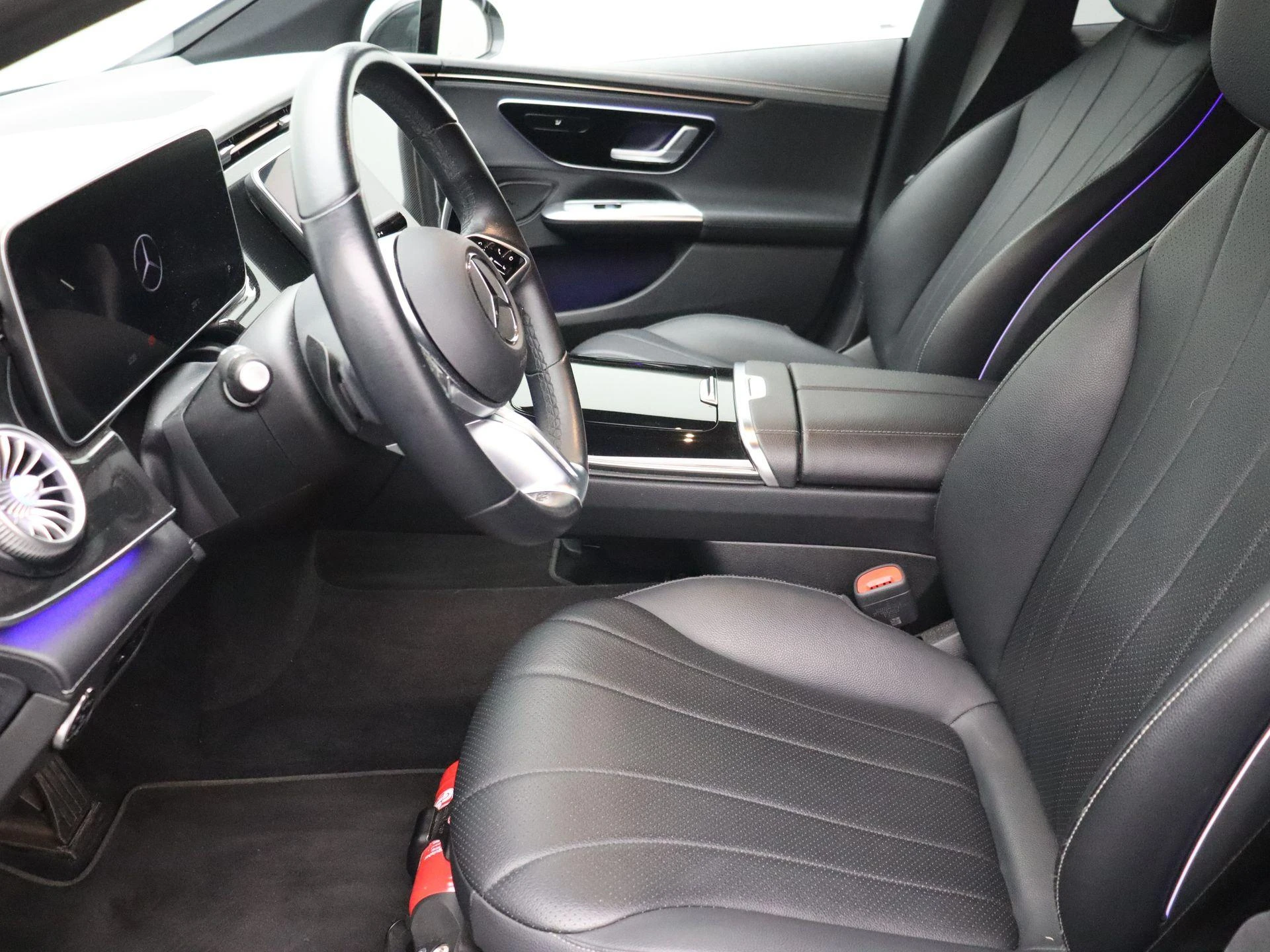 Mercedes-Benz EQE 300 Business Line + LED + CARPLAY + CAMERA +