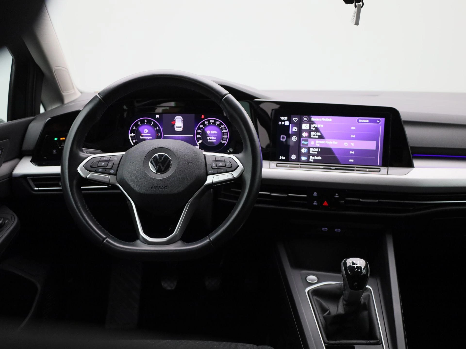 Volkswagen-Golf-image-2