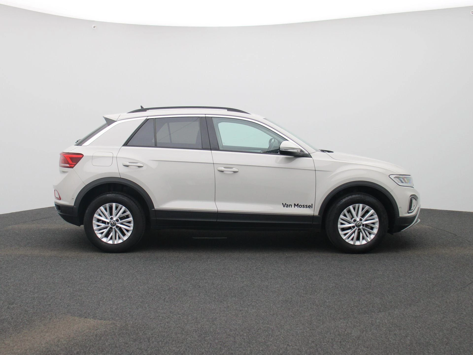 Volkswagen-T-Roc-image-5