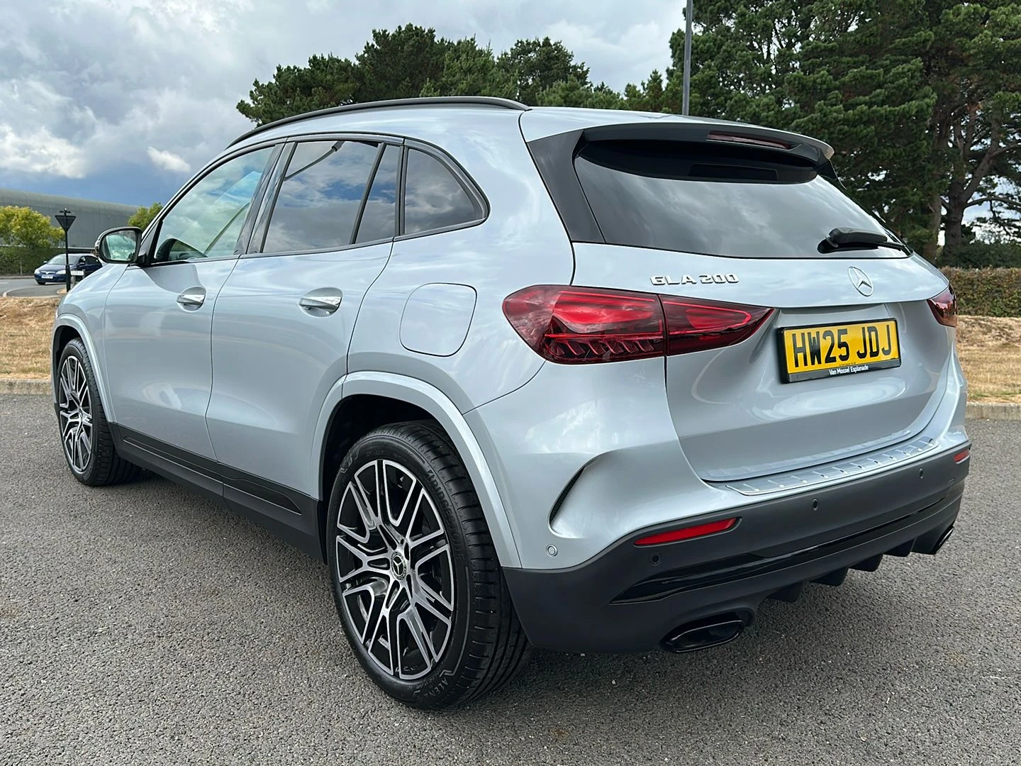 Mercedes-Benz-GLA-image-2