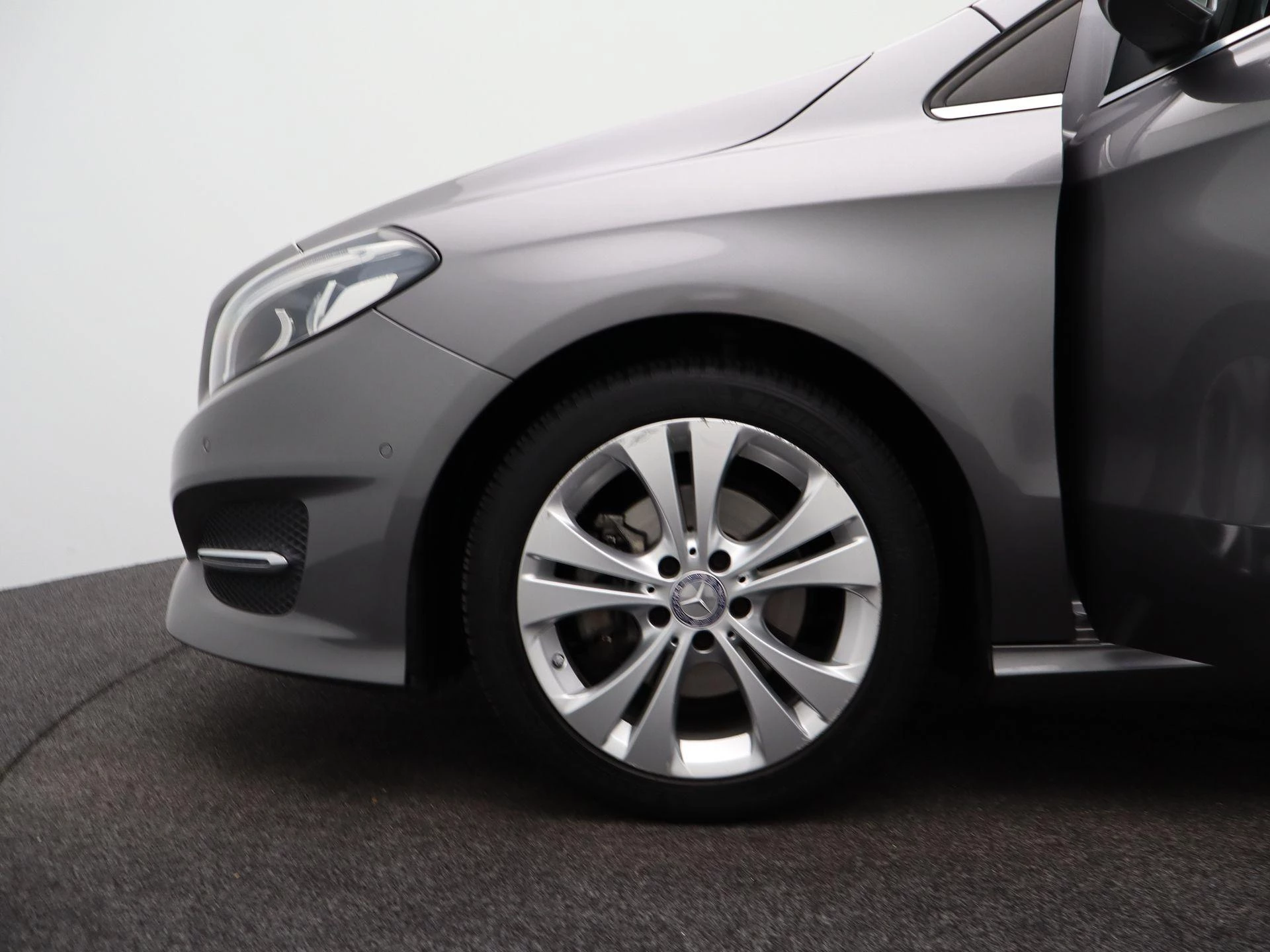 Mercedes-Benz-B-Klasse-image-14