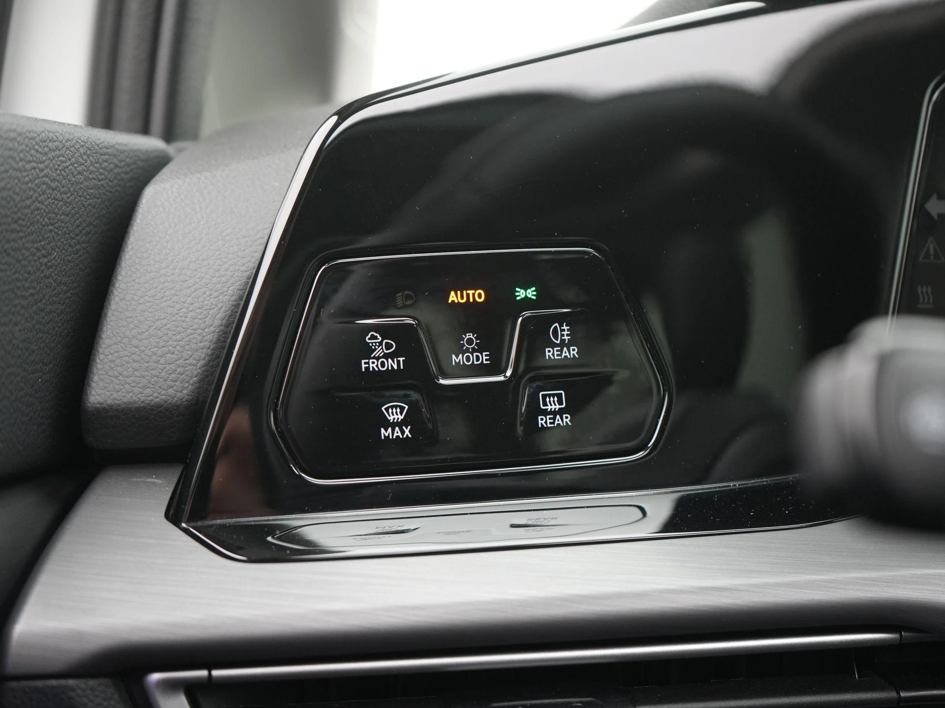 Volkswagen-Golf-image-29
