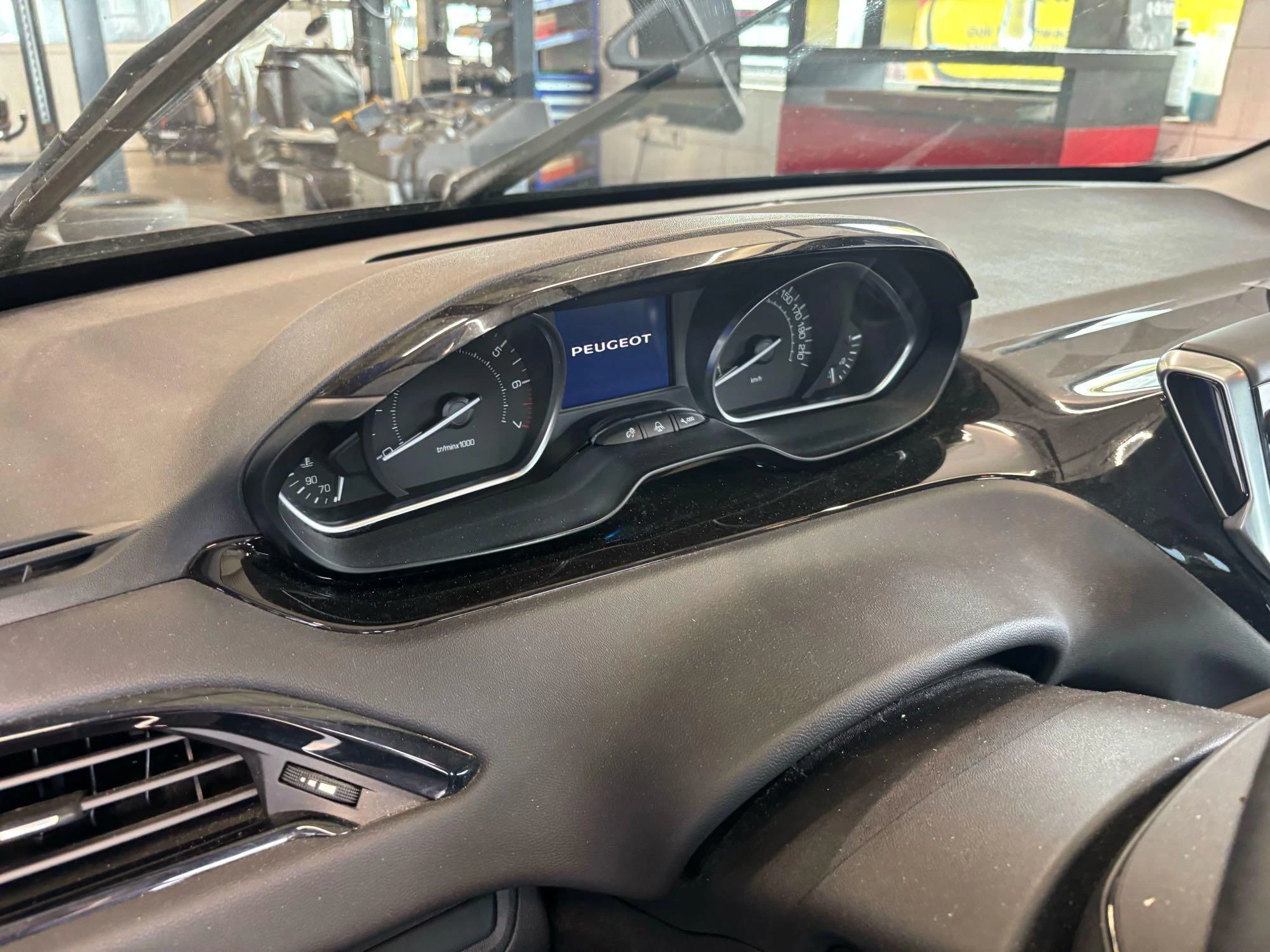 Peugeot-208-image-15
