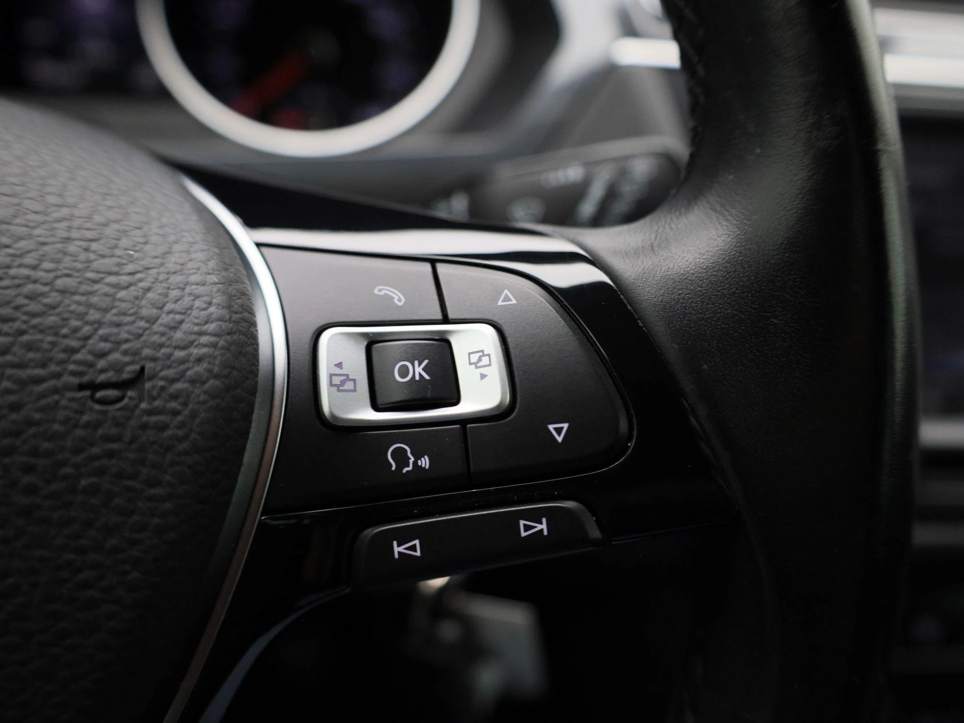 Volkswagen-Tiguan-image-14