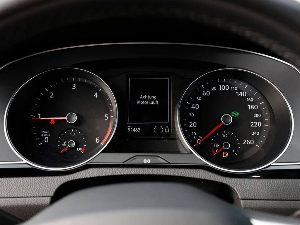 Volkswagen-Passat-image-13