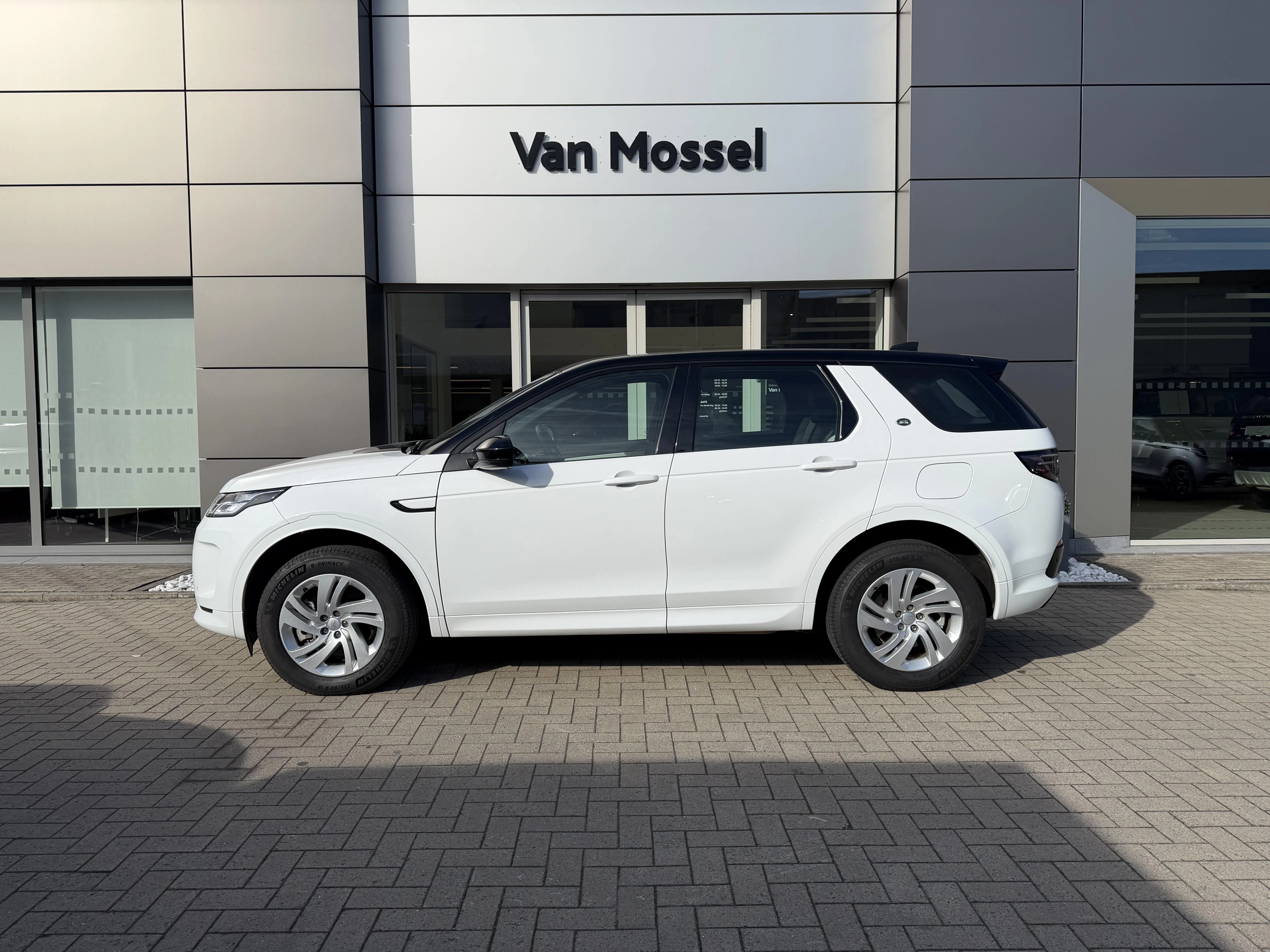 Land Rover-Discovery Sport-image-4