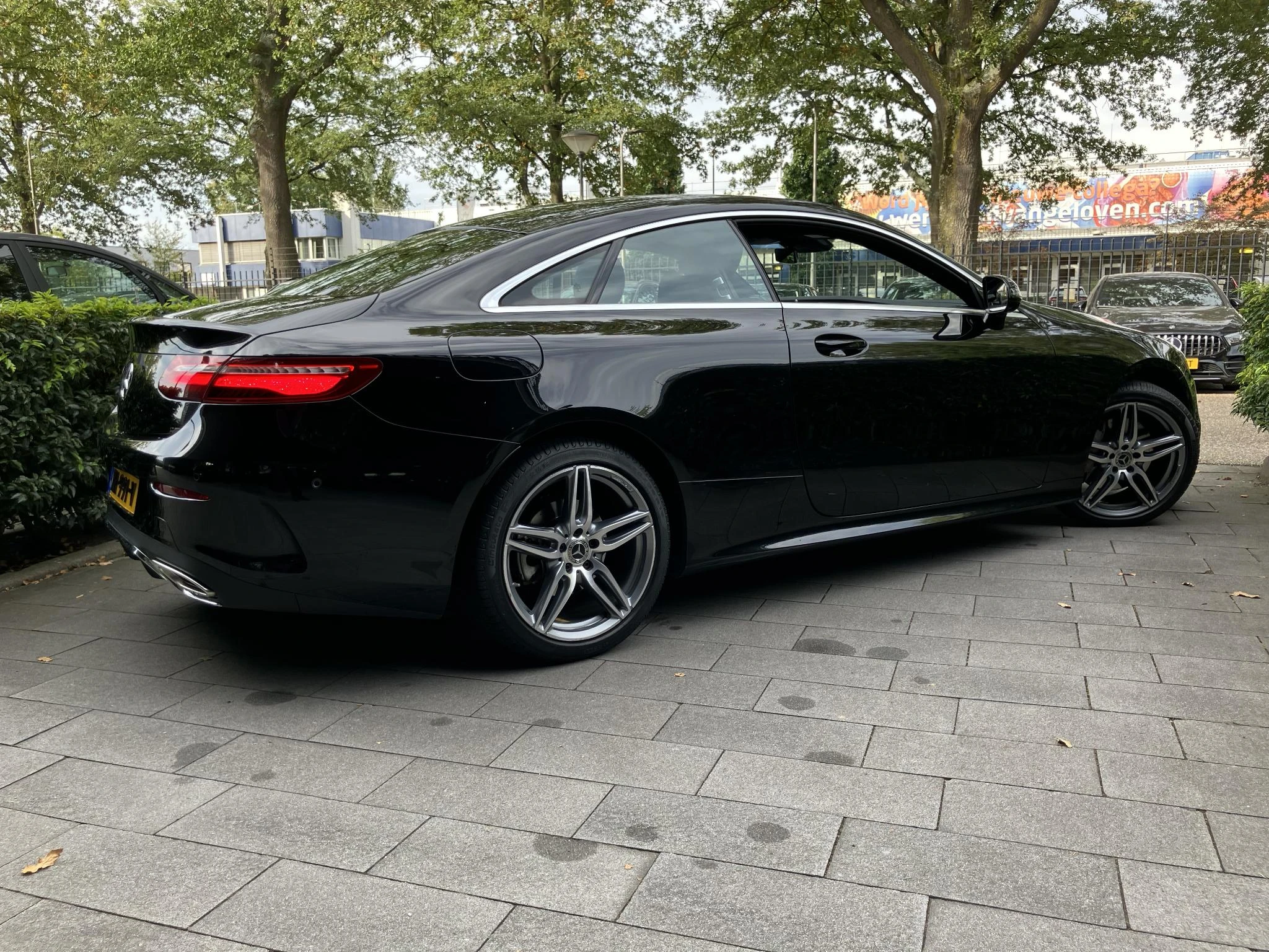 Mercedes-Benz-E-Klasse-image-4