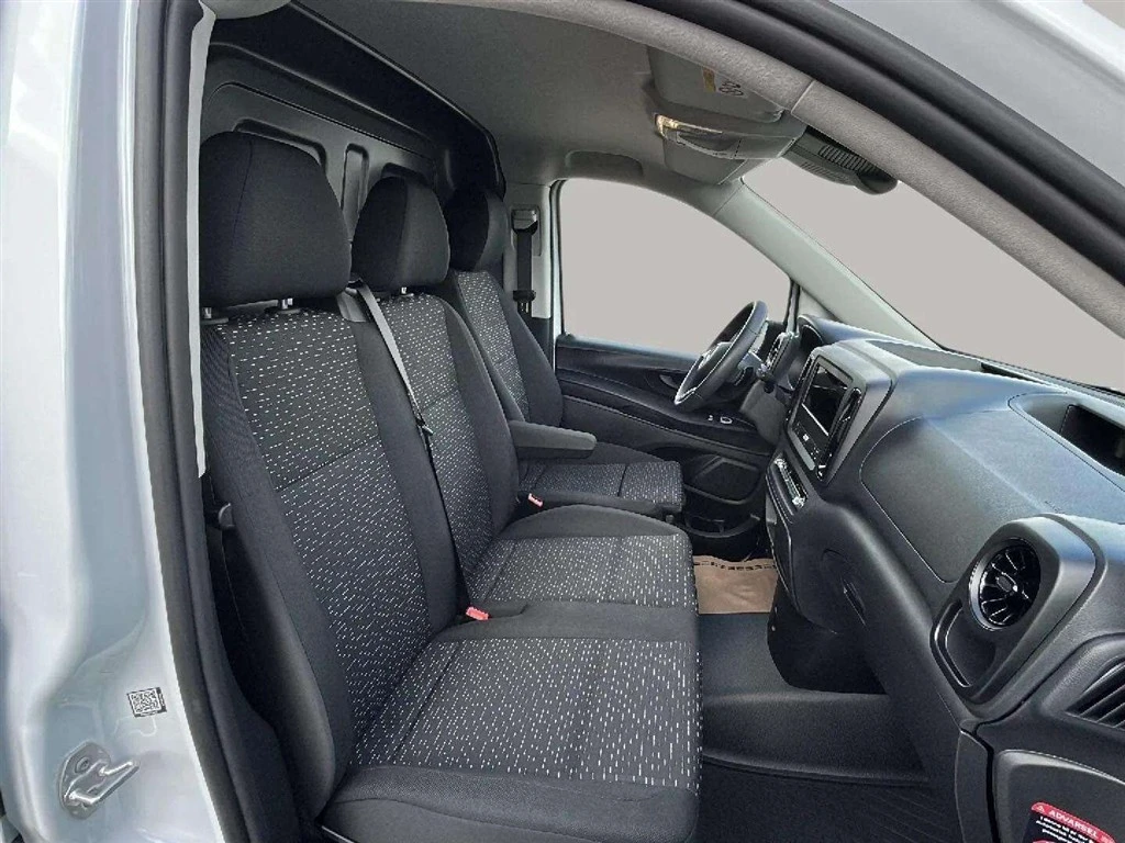 Mercedes-Benz-Vito-image-10