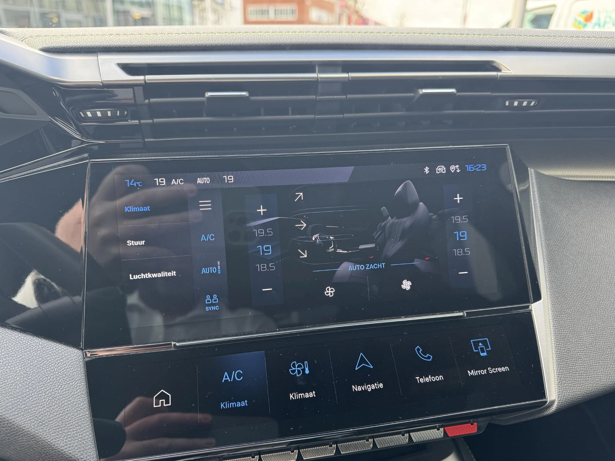 Peugeot-408-image-19