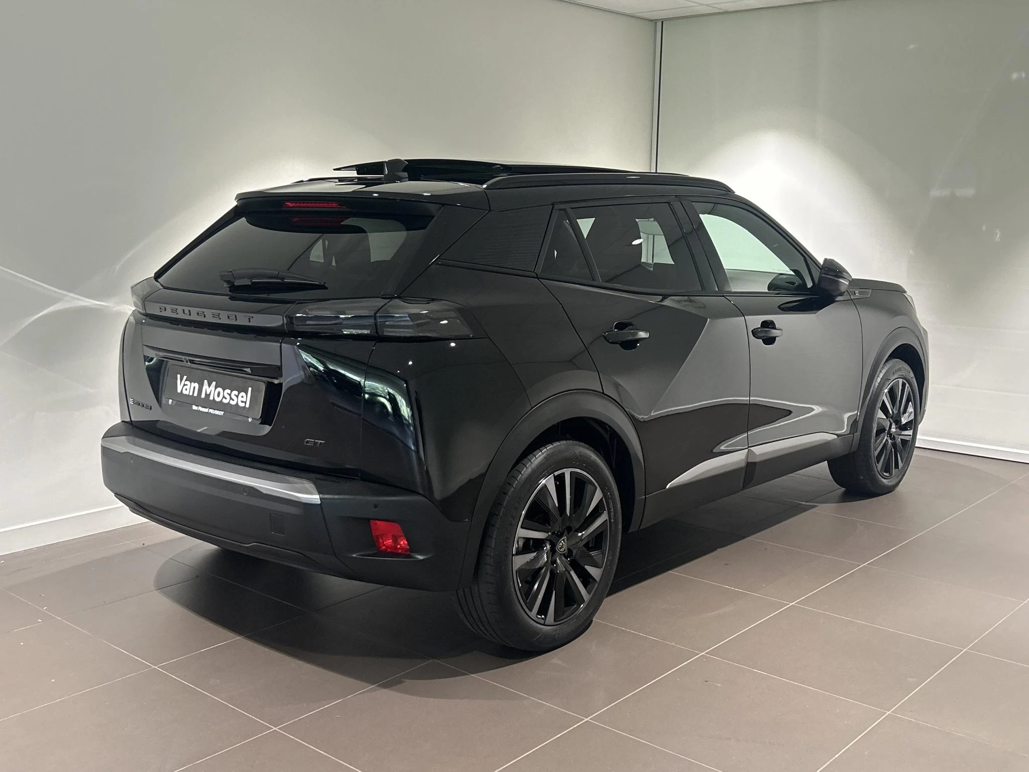 Peugeot e-2008 EV GT 54 kWh