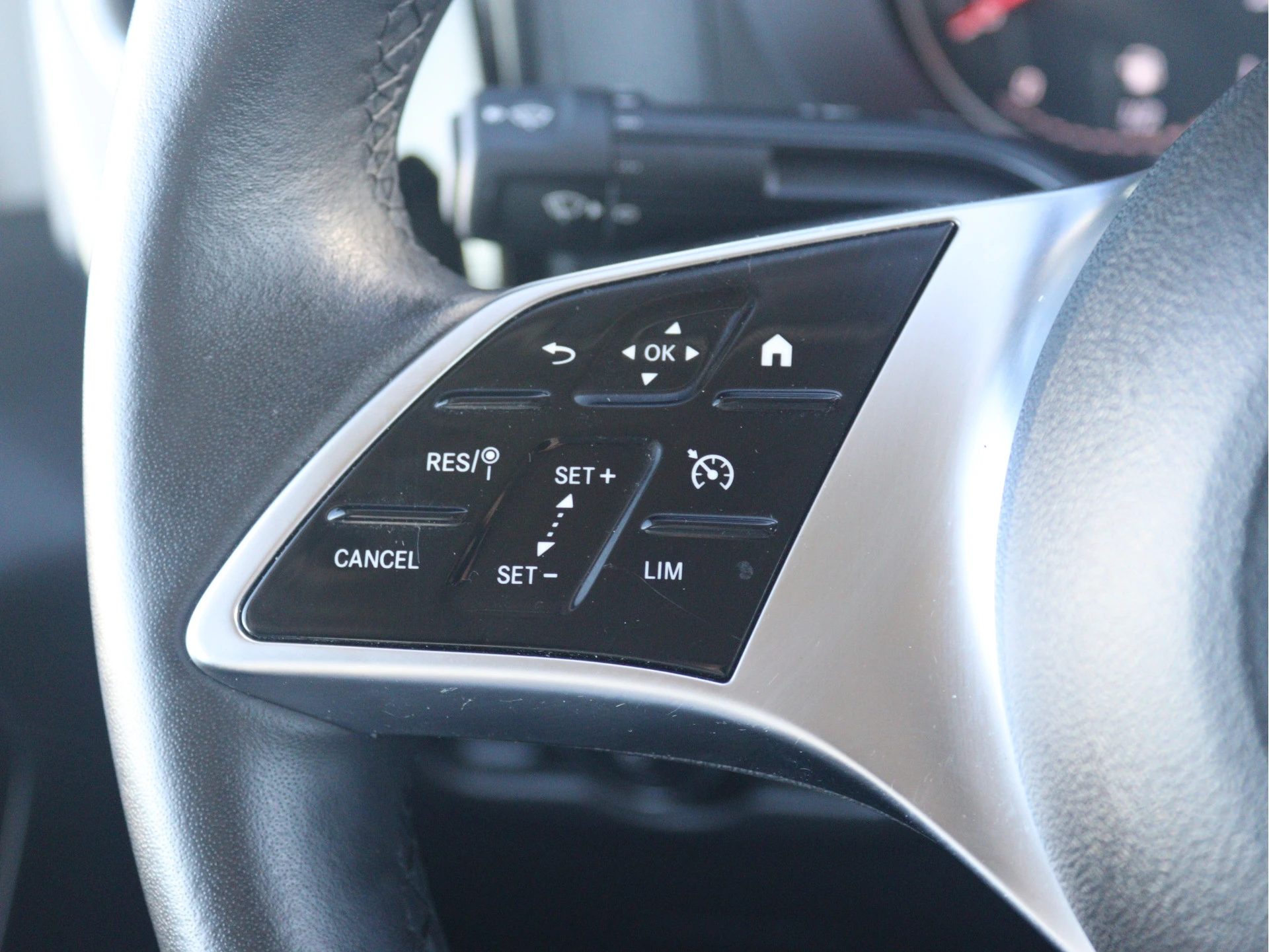 Mercedes-Benz-Vito-image-6
