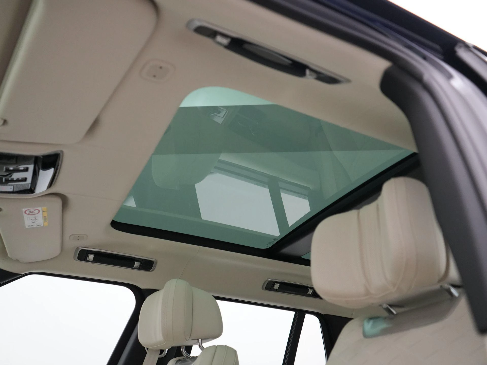 Land Rover-Range Rover-image-44