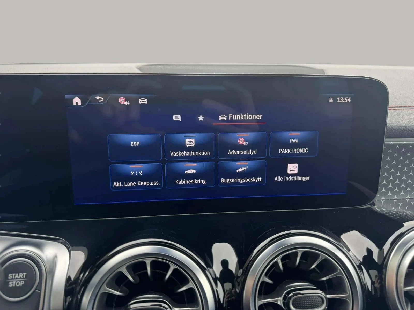 Mercedes-Benz-EQB-image-19