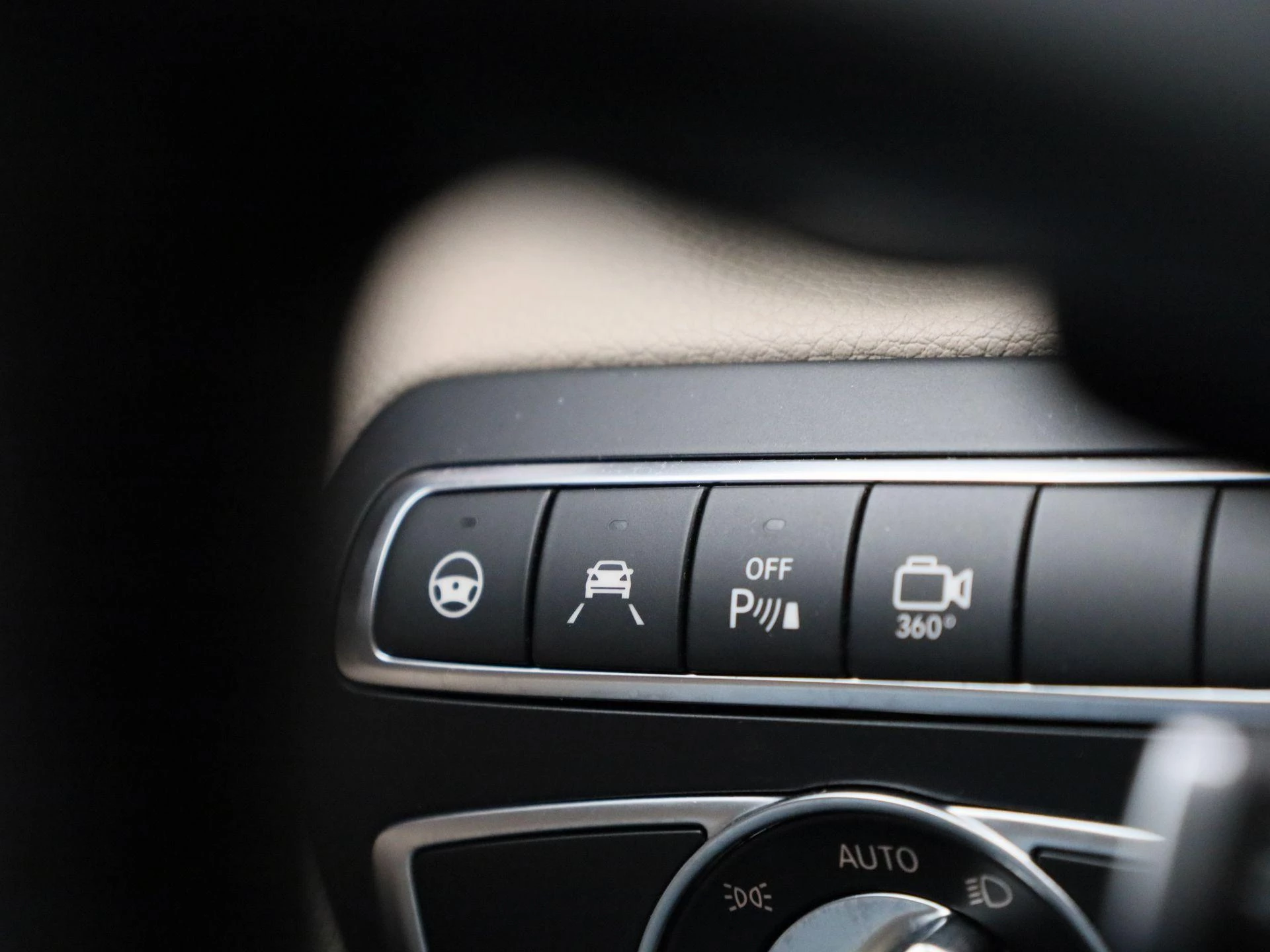 Mercedes-Benz-GLC-image-32