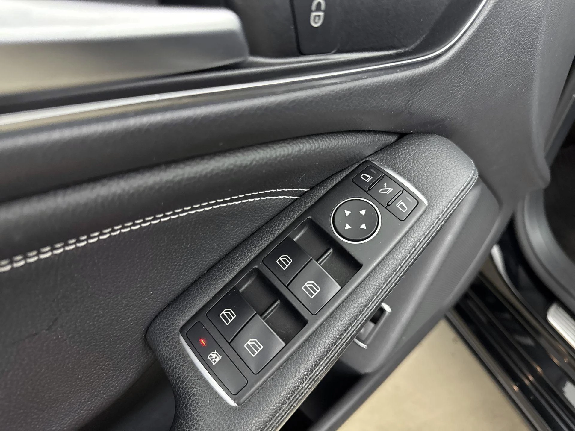 Mercedes-Benz-CLA-image-20
