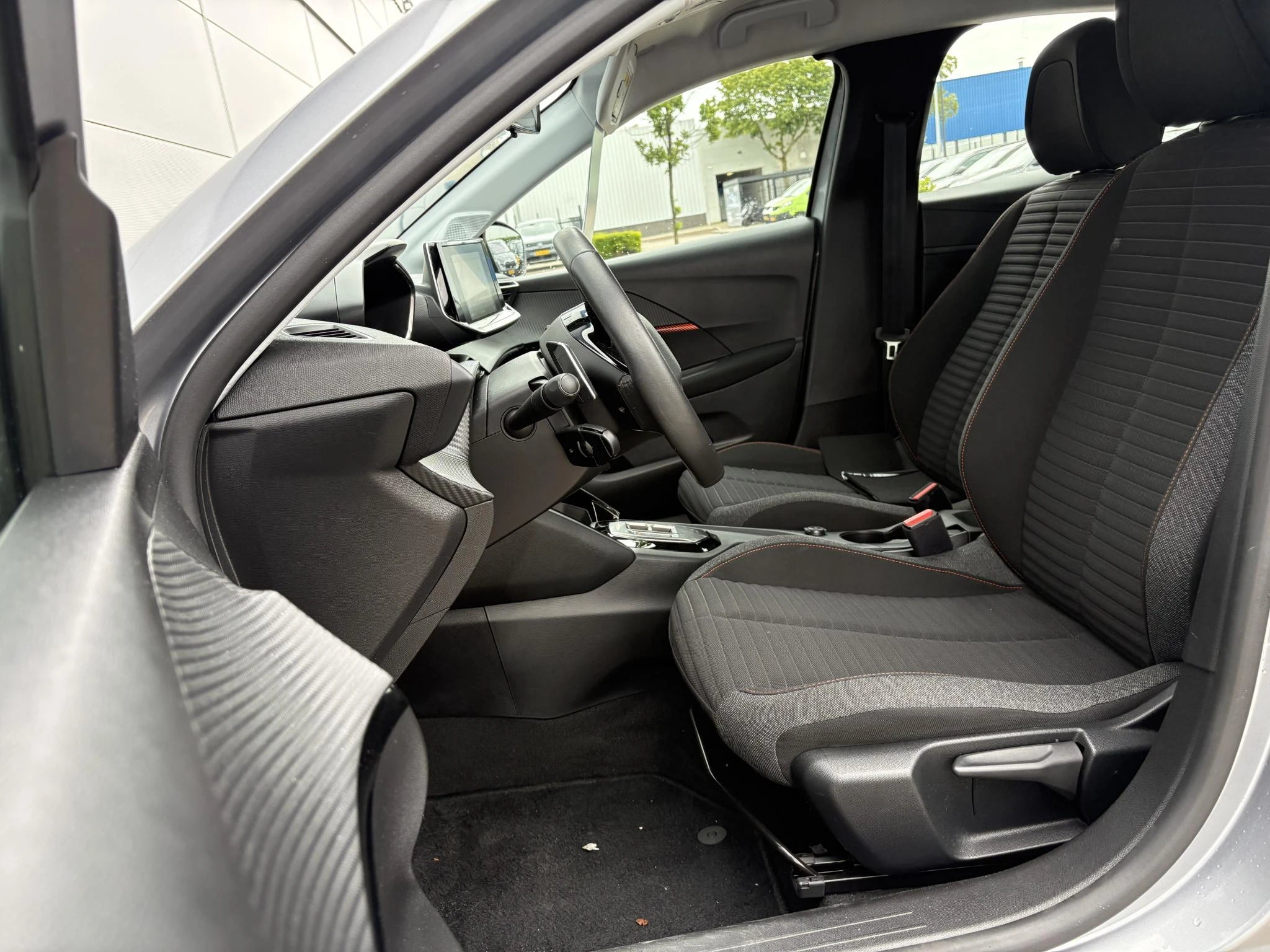 Peugeot-208-image-8