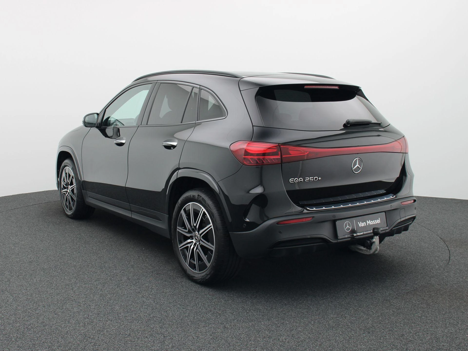 Mercedes-Benz-EQA-image-1
