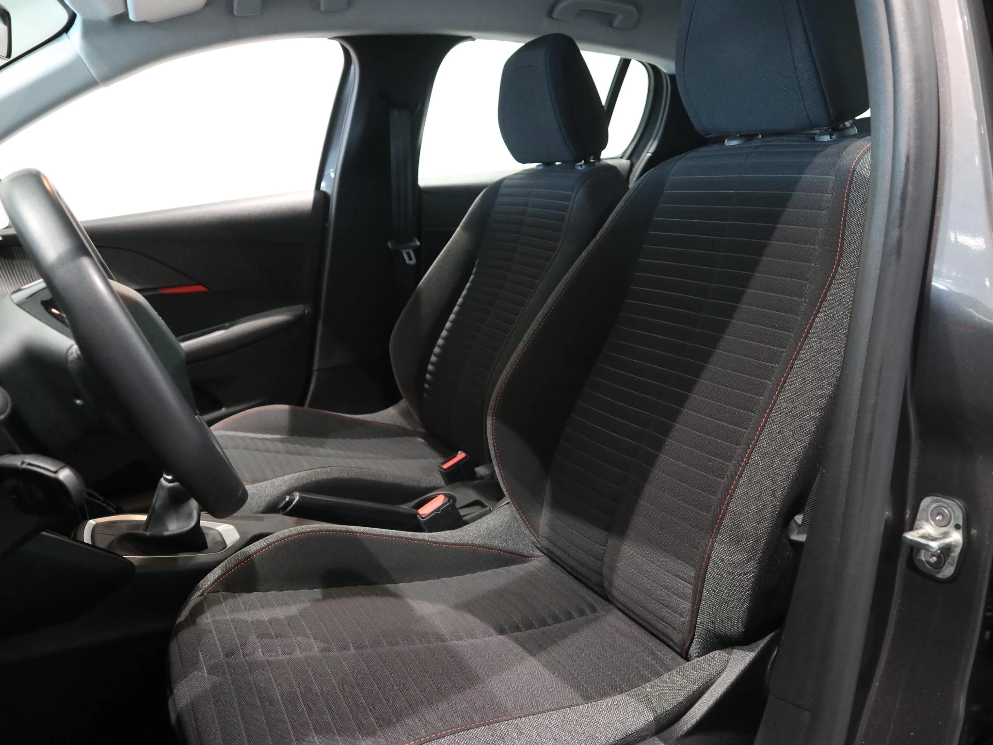Peugeot-208-image-7