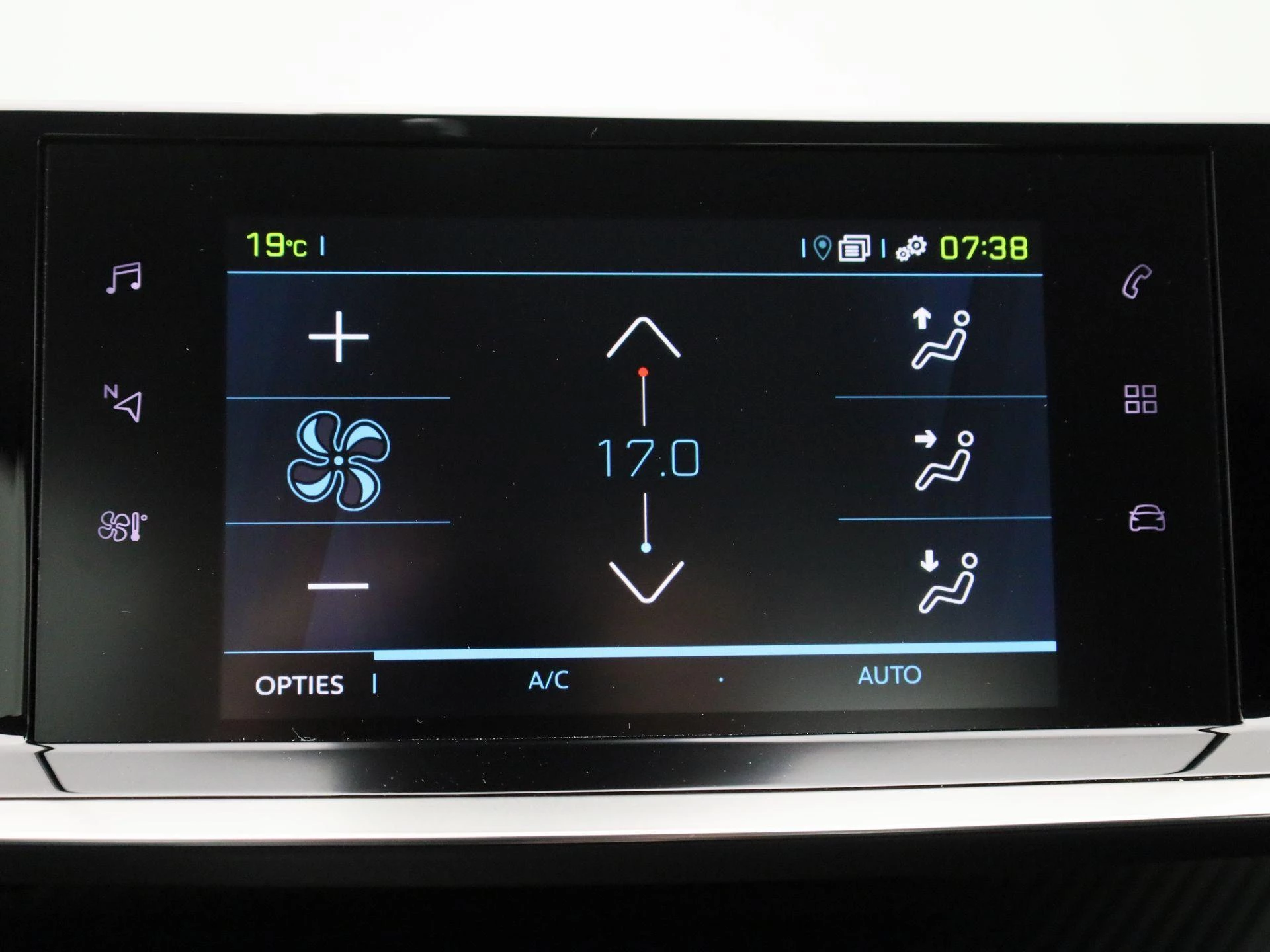 Peugeot-e-208-image-27