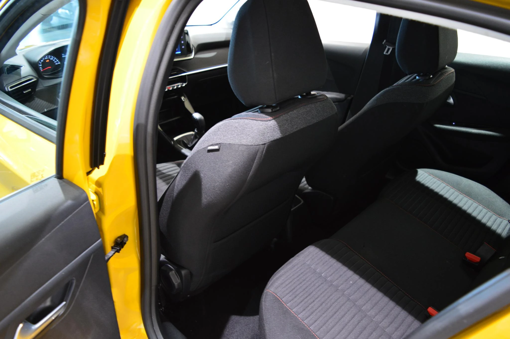 Peugeot-208-image-10