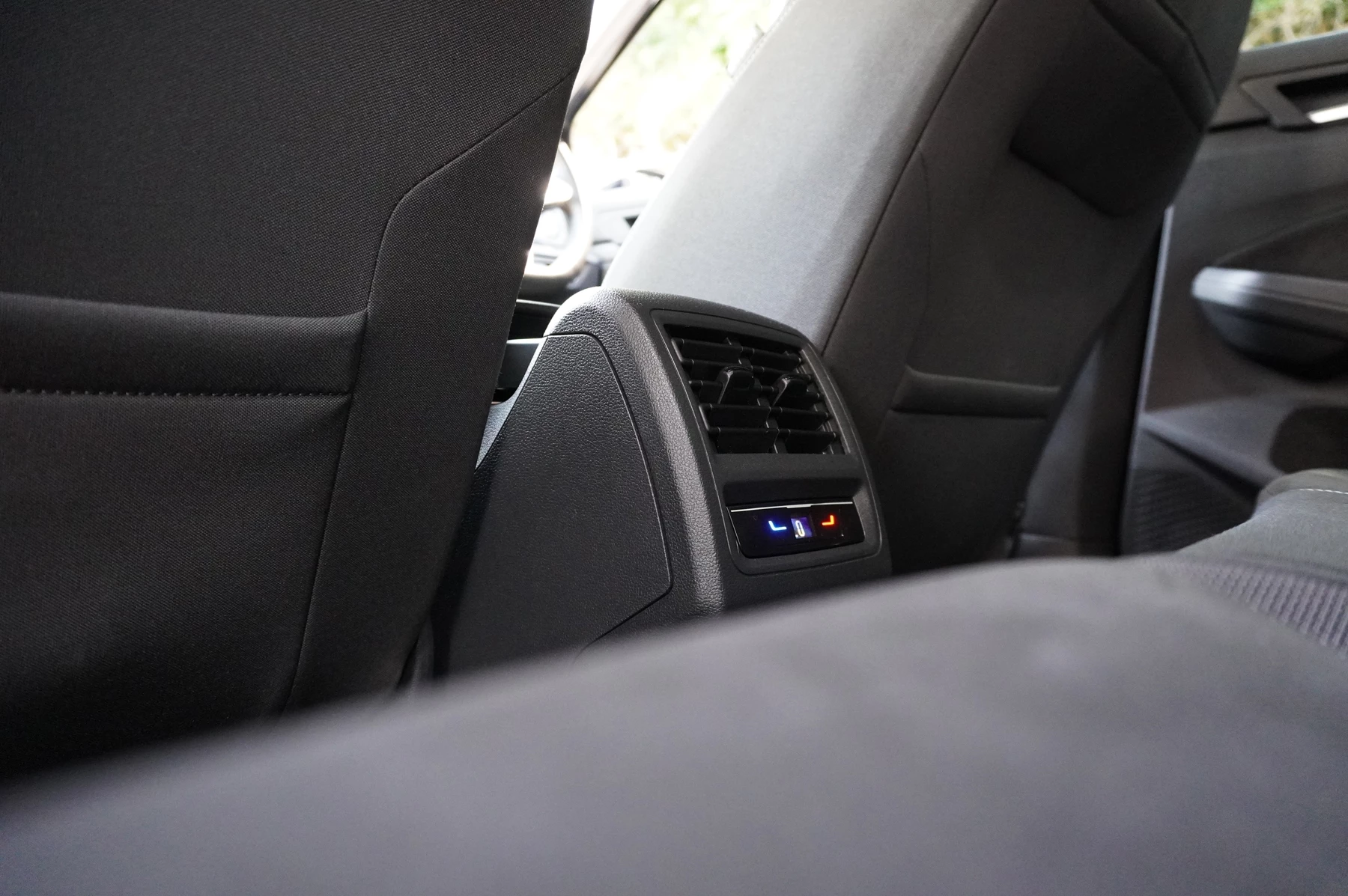 Volkswagen-Golf-image-11