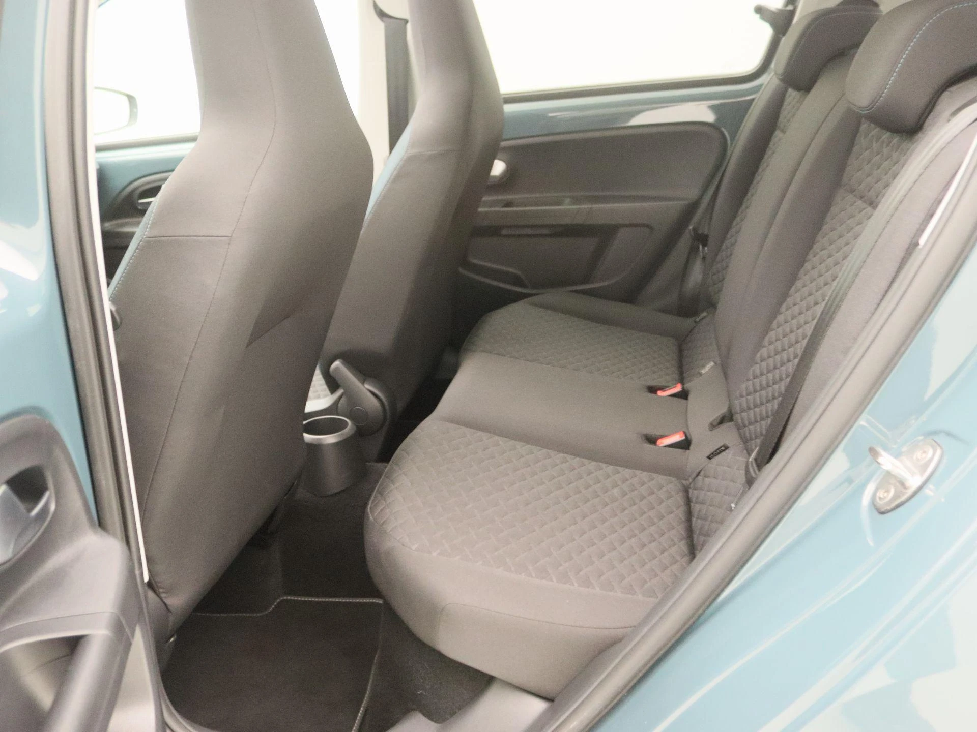 Volkswagen-up!-image-11