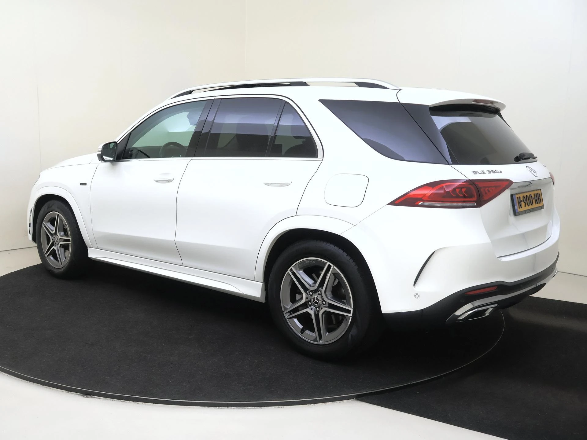 Mercedes-Benz-GLE-image-2